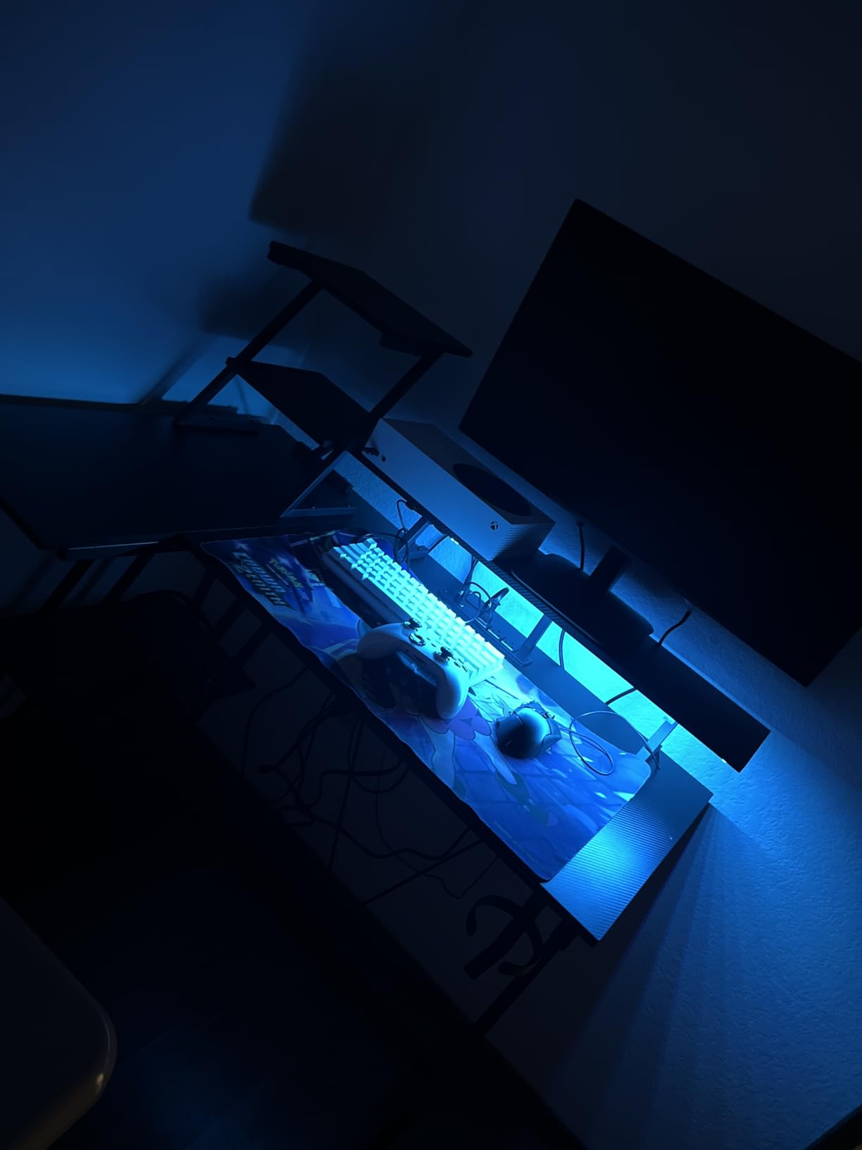 Korfile 40 Inch Gaming Desk with LED Lights & Power Outlet, L Shaped Computer Gaming Table with Storage Shelves, Reversible Corner Desk with Monitor Stand for Home Office, Carbon Fiber Black customer photo 2