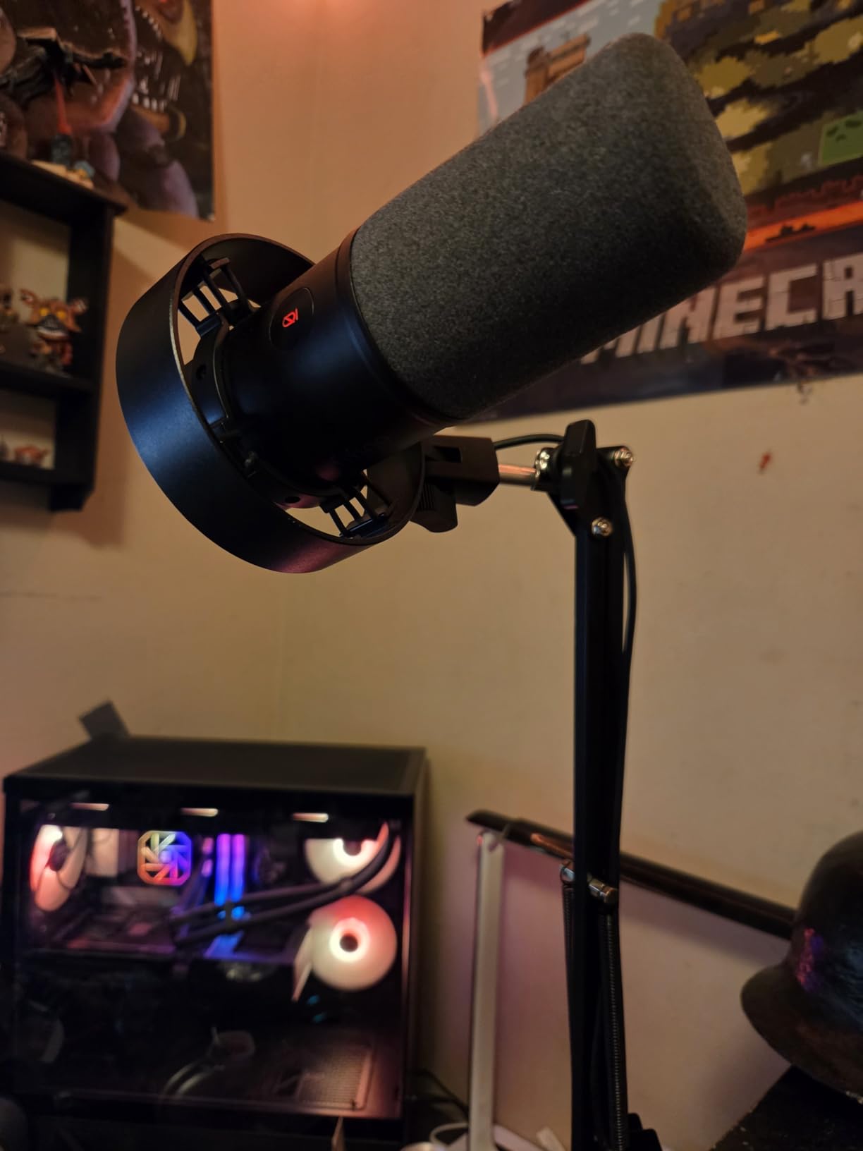 FIFINE K688 Podcast Microphone Kit, USB/XLR Dynamic Microphone with Boom Arm for PC/XLR Mixer, Gaming Mic with Mute Button, Headphone Jack for Vocal, Voice-Over, Streaming, Music Recording customer photo 1