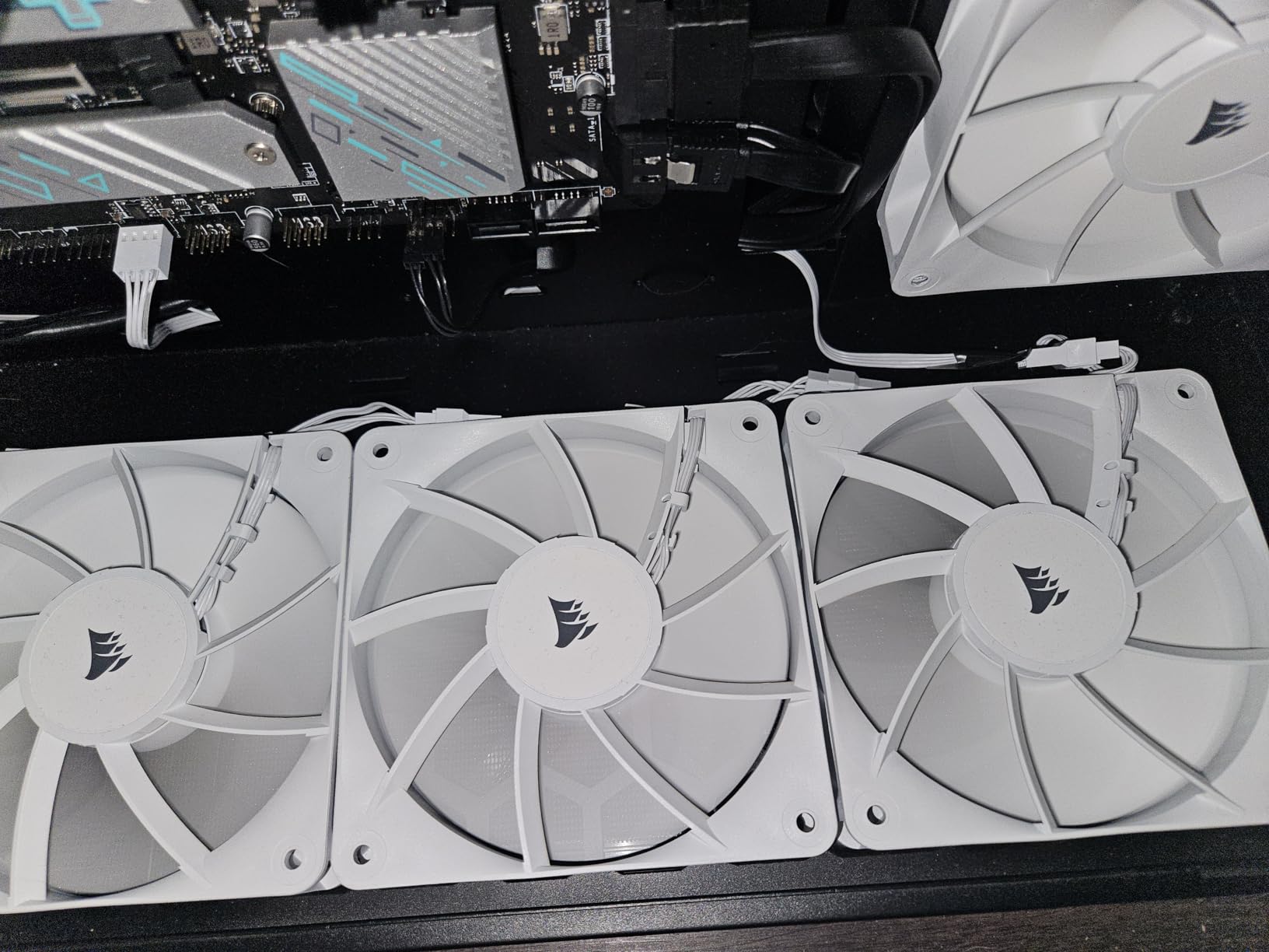 CORSAIR RS140 140mm PWM Fans - Daisy-Chain Connection - Low-Noise - Magnetic Dome Bearing - Dual Pack - Black customer photo 1