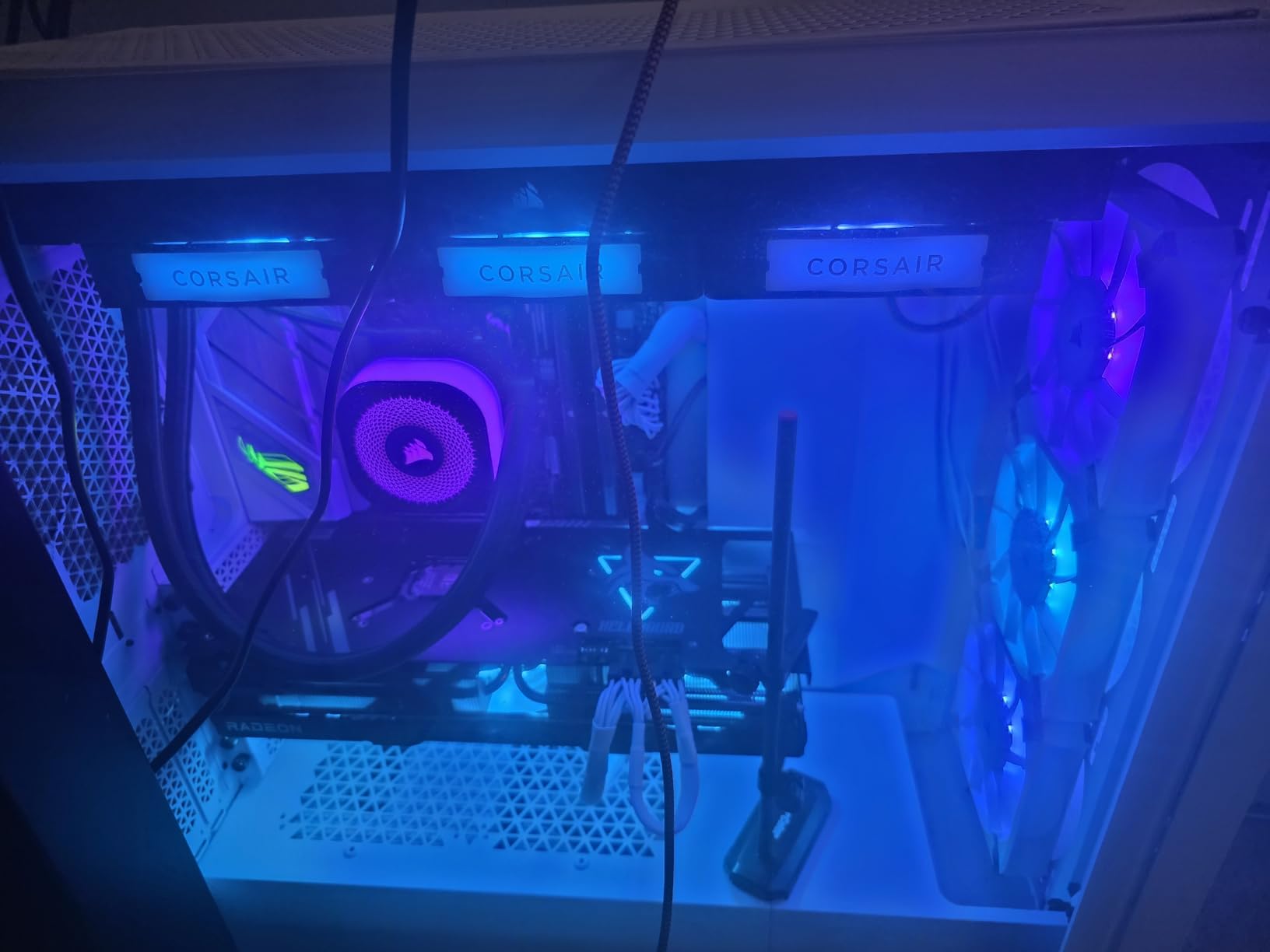 CORSAIR iCUE Link Titan 240 RX RGB Liquid CPU Cooler - 240mm AIO - Low-Noise - FlowDrive Cooling Engine - Intel LGA 1851/1700, AMD AM5/AM4 - 2X RX120 RGB Fans - iCUE Link System Hub Included - Black customer photo 1