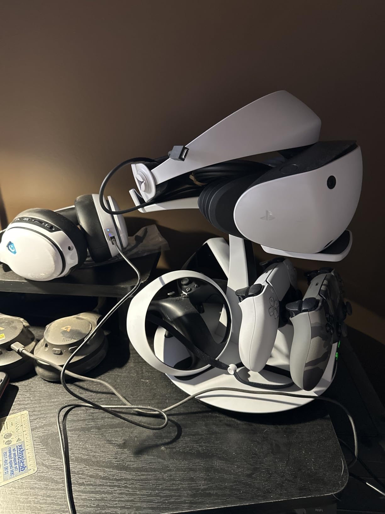 KIWI design D2 3-in-1 Controller Charging Station for PSVR2 and PS5 with VR Display Stand and LED-Charging Indicator customer photo 2