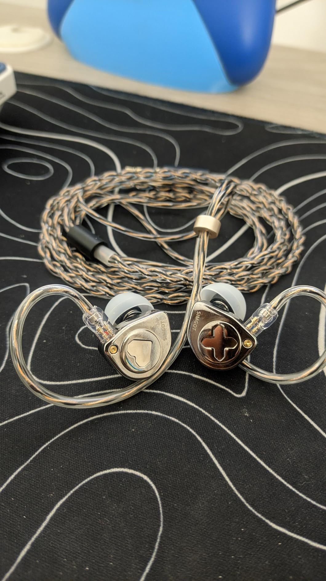 Linsoul SIMGOT EW300 1DD+1Planar+1PZT Hybrid Driver in Ear Monitor, Wired Earbuds IEM, Gaming Earbuds with Detachable Nozzles, Silver-Plated OFC IEM Cable for Audiophile Musician (Standard Edition) customer photo 1