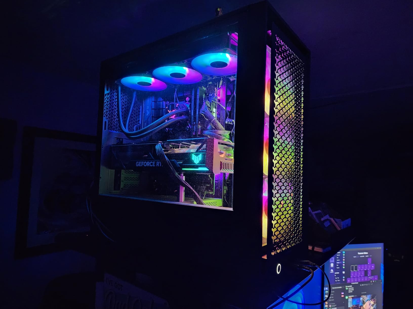CORSAIR 4000D RS ARGB Frame Modular Mid-Tower ATX PC Case, High Airflow, 3X Pre-Installed RS Fans, InfiniRail Mounting System, ASUS BTF, MSI Zero, Gigabyte Stealth, Black customer photo 2