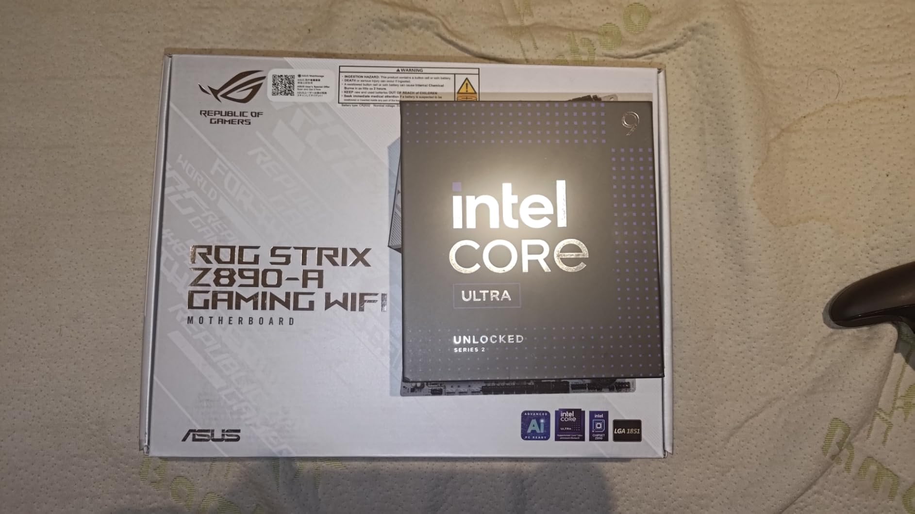 Intel Core Ultra 9 Desktop Processor 285K - 24 cores (8 P-cores + 16 E-cores) up to 5.7 GHz unlocked customer photo 2