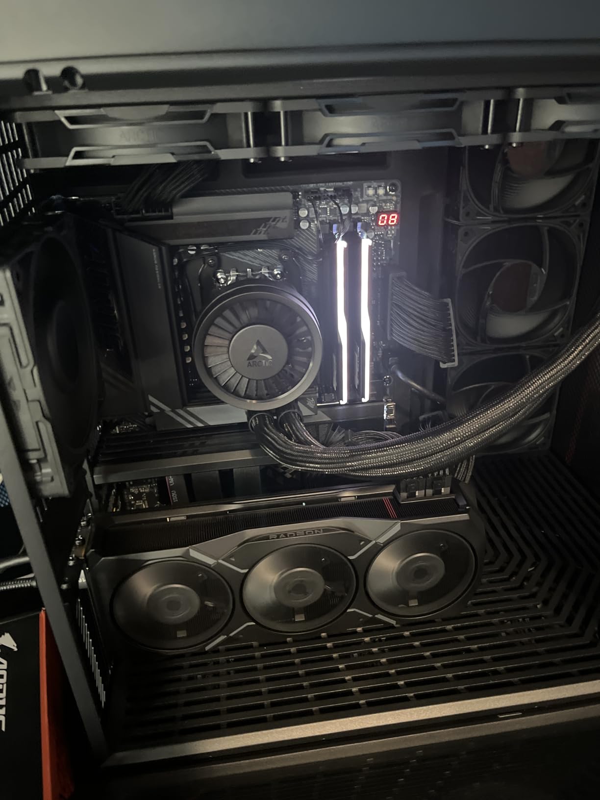 X870E AORUS Elite WIFI7 AMD AM5 LGA 1718 Motherboard, ATX, DDR5, 4X M.2, PCIe 5.0, USB4, WIFI7, 2.5GbE LAN, EZ-Latch, 5-Year Warranty customer photo 1