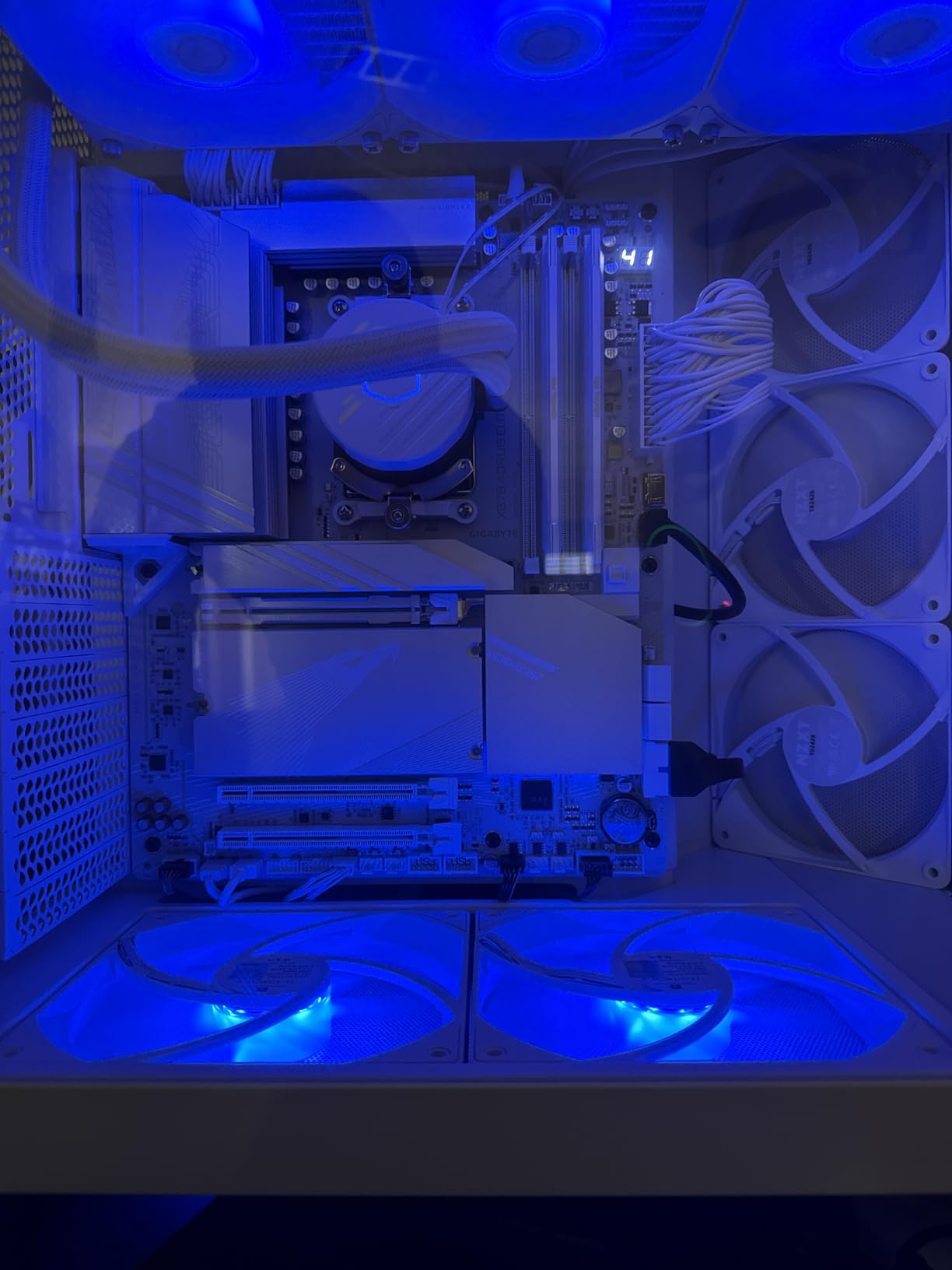 GIGABYTE X870 AORUS Elite ICE AMD AM5 ATX Motherboard customer photo 1