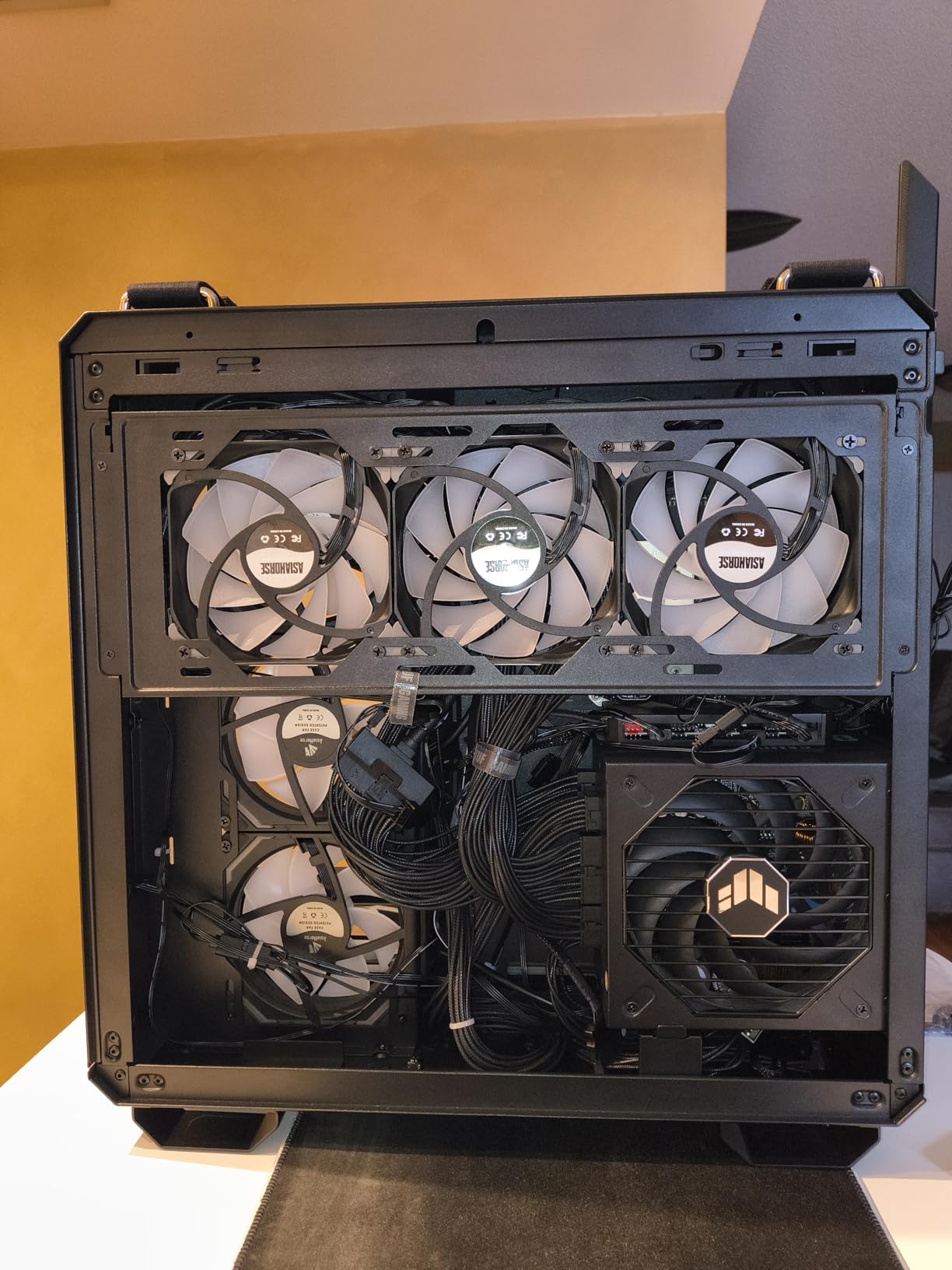 ASUS TUF Gaming GT502 Horizon ATX Mid-Tower PC Case - Dual-Chamber, Independent CPU/GPU Cooling Zones, Tool-Free Side Panels, USB 10Gbps Type-C customer photo 2