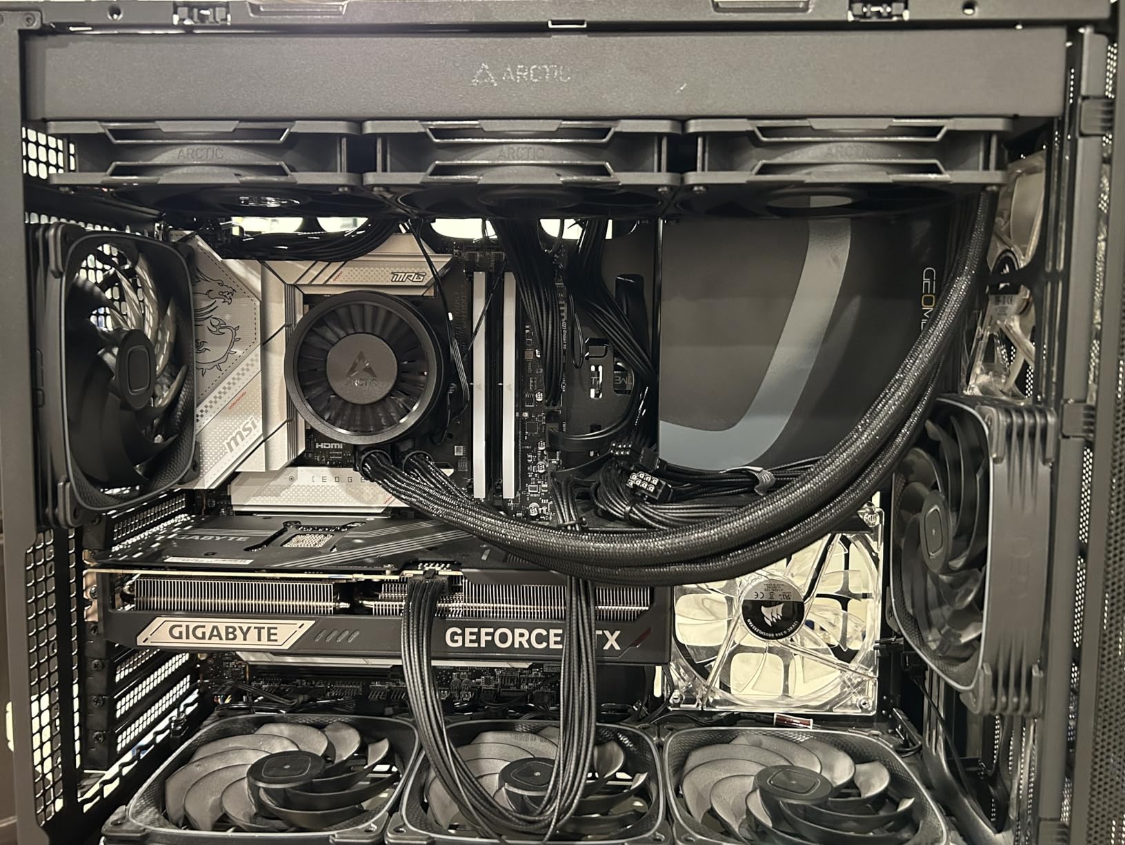 ARCTIC Liquid Freezer III Pro 420 - AIO CPU Cooler, 3 x 140 mm Water Cooling, 38 mm Radiator, PWM Pump, VRM Fan, AMD AM5/AM4, Intel LGA1851/1700 Contact Frame - Black customer photo 1