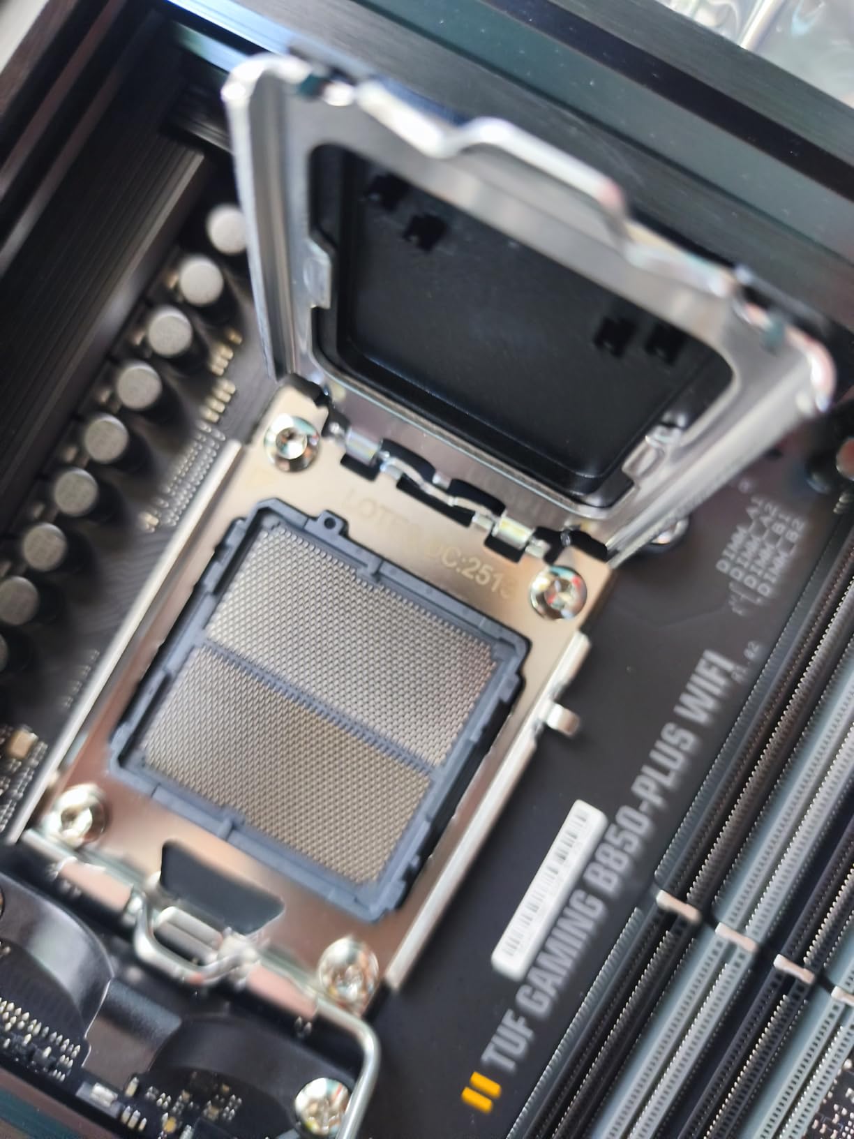 ASUS TUF Gaming B850-PLUS WiFi AMD AM5 B850 ATX Motherboard customer photo 2