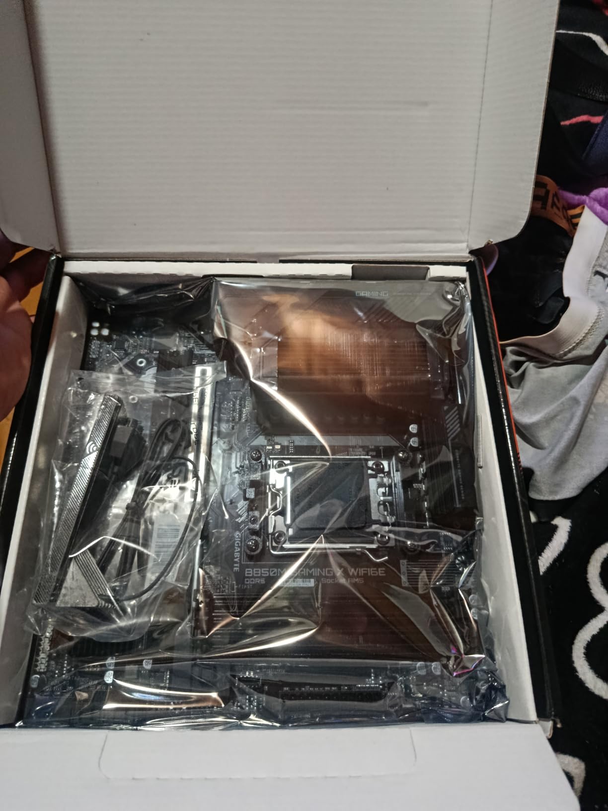 GIGABYTE B850M Gaming X WIFI6E AMD AM5 mATX Motherboard, Support AMD Ryzen 9000/8000/7000 Series, DDR5, 10+2+2 Power Phase, 2X M.2, PCIe 5.0, USB-C, WIFI6E, 2.5GbE LAN, EZ-Latch, 5-Year Warranty customer photo 2
