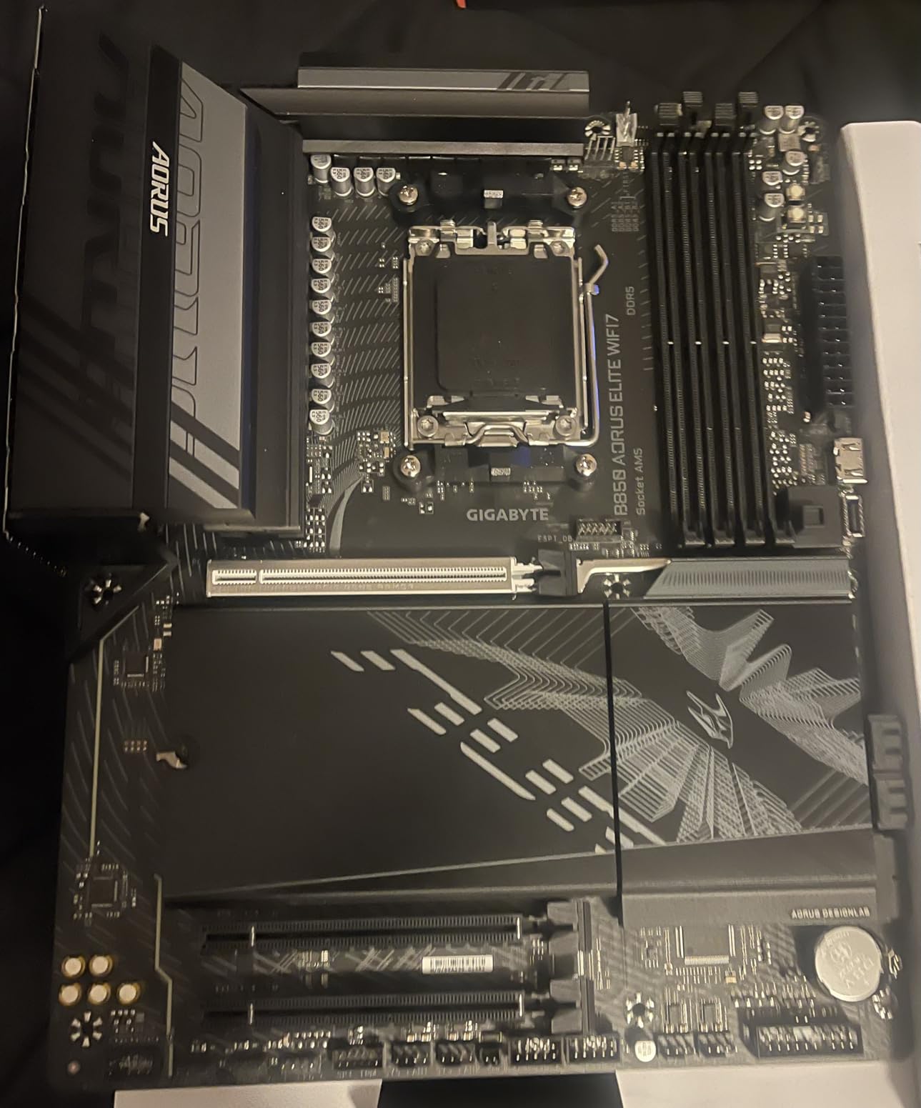 B850 AORUS Elite WIFI7 AMD AM5 ATX Motherboard, Support AMD Ryzen 9000/8000/7000 Series, DDR5, 14+2+2 Power Phase, 3X M.2, PCIe 5.0, USB-C, WIFI7, 2.5GbE LAN, EZ-Latch, 5-Year Warranty customer photo 1