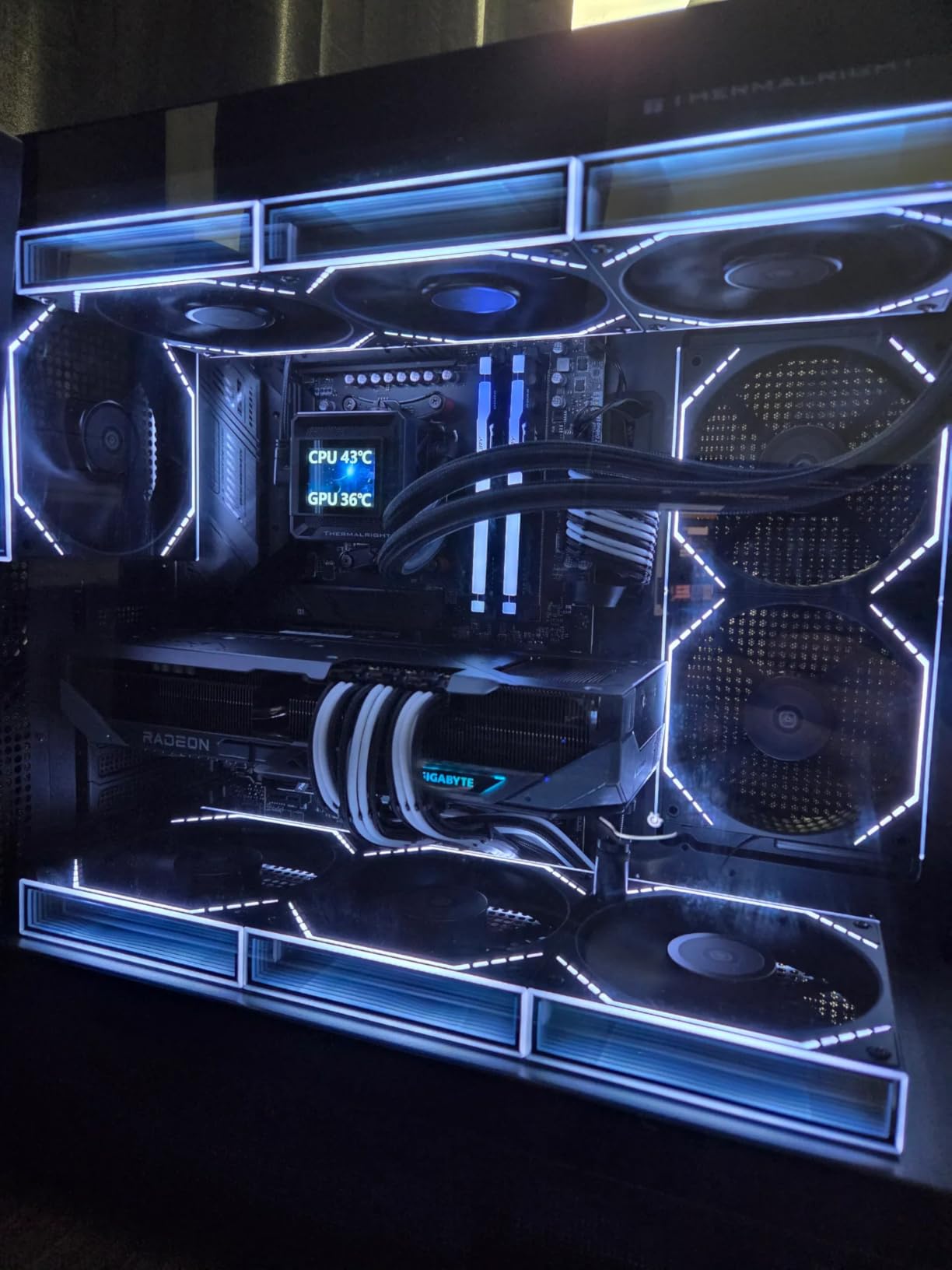 GIGABYTE Radeon RX 9070 XT Gaming OC 16G Graphics Card, PCIe 5.0, 16GB GDDR6, GV-R9070XTGAMING OC-16GD Video Card customer photo 1