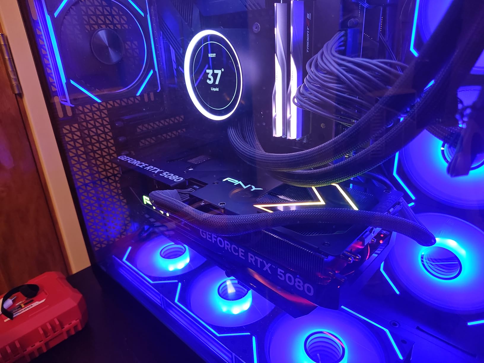 PNY NVIDIA GeForce RTX 5080 Epic-X ARGB OC Triple Fan, Graphics Card (16GB GDDR7, 256-bit, Boost Speed: 2775 MHz, PCIe 5.0, HDMI/DP 2.1, NVIDIA Blackwell Architecture, DLSS 4) customer photo 2