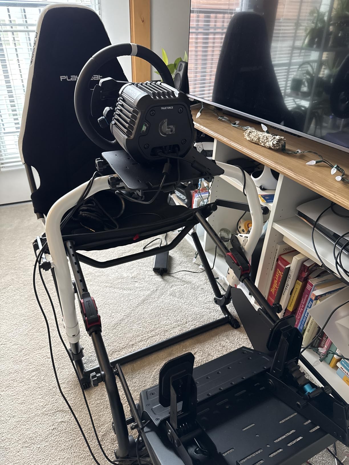 Logitech RS50 Racing Wheel, Hub, and Base for PS5/PS4/PC: 8 Nm Direct Drive, 11 inch Wheel, 13 Buttons, Adjustable Paddle Shifters, TRUEFORCE Force Feedback Integration with Major Titles - Black customer photo 2