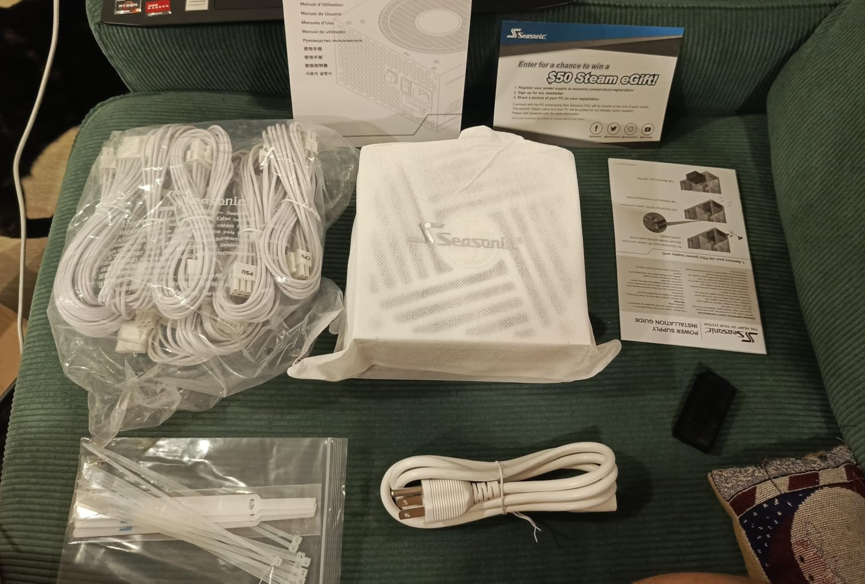Seasonic Focus GX 750W Power Supply ATX 3.1 PCIe 5.1 (12V-2x6) 10 Years Warranty Cybenetics Platinum Fully Modular RTX 5070 Ti AMD RX 9000 Ready White customer photo 1