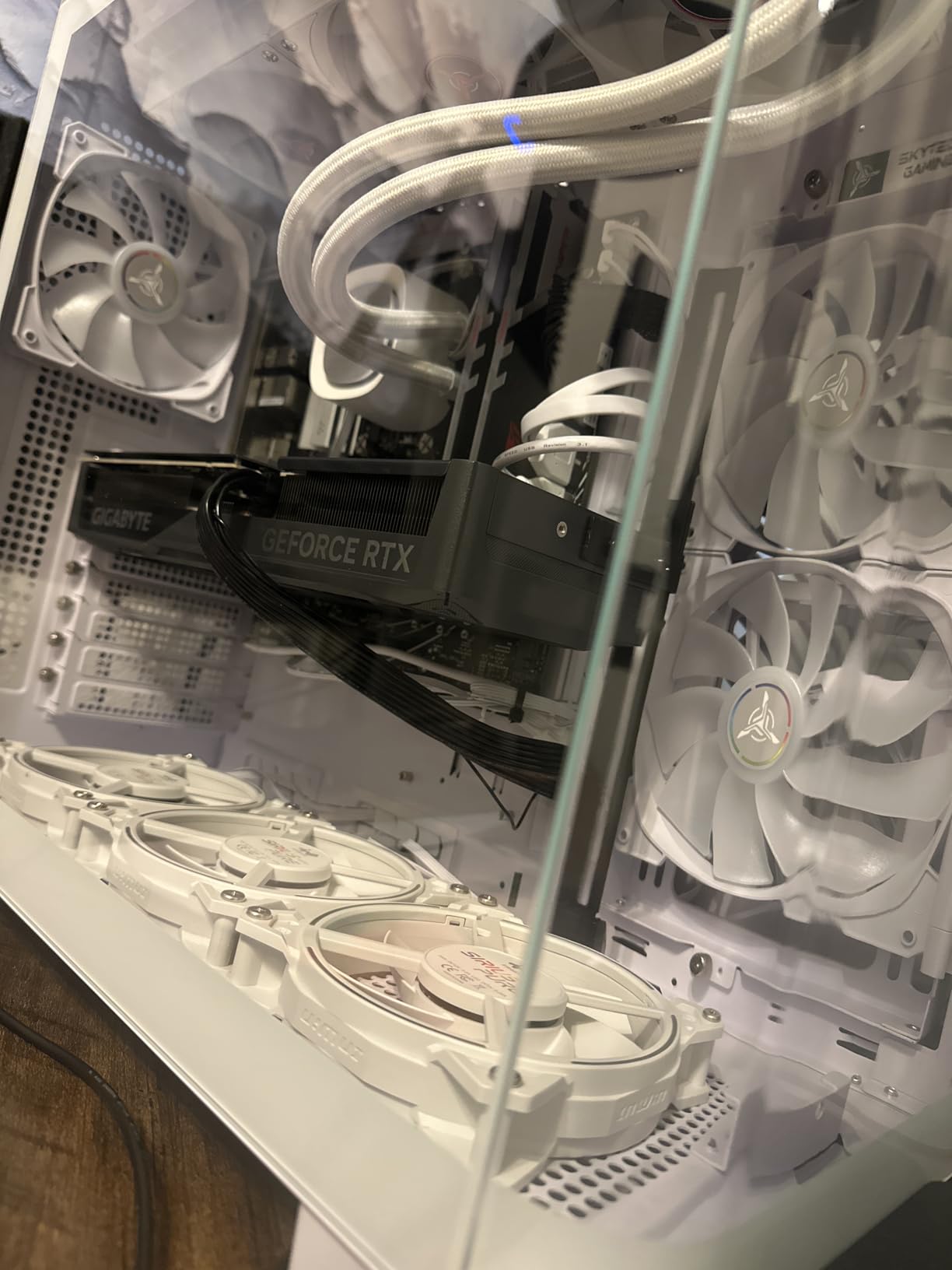 King 95 Gaming PC, Ryzen 7 9800X3D, RTX 5070 Ti | 32GB DDR5 RAM 5600, 1TB Gen4 NVMe M.2 SSD, Windows 11, 850W GOLD ATX 3 PSU, 360 ARGB AIO , Wi-Fi 5, Desktop customer photo 1