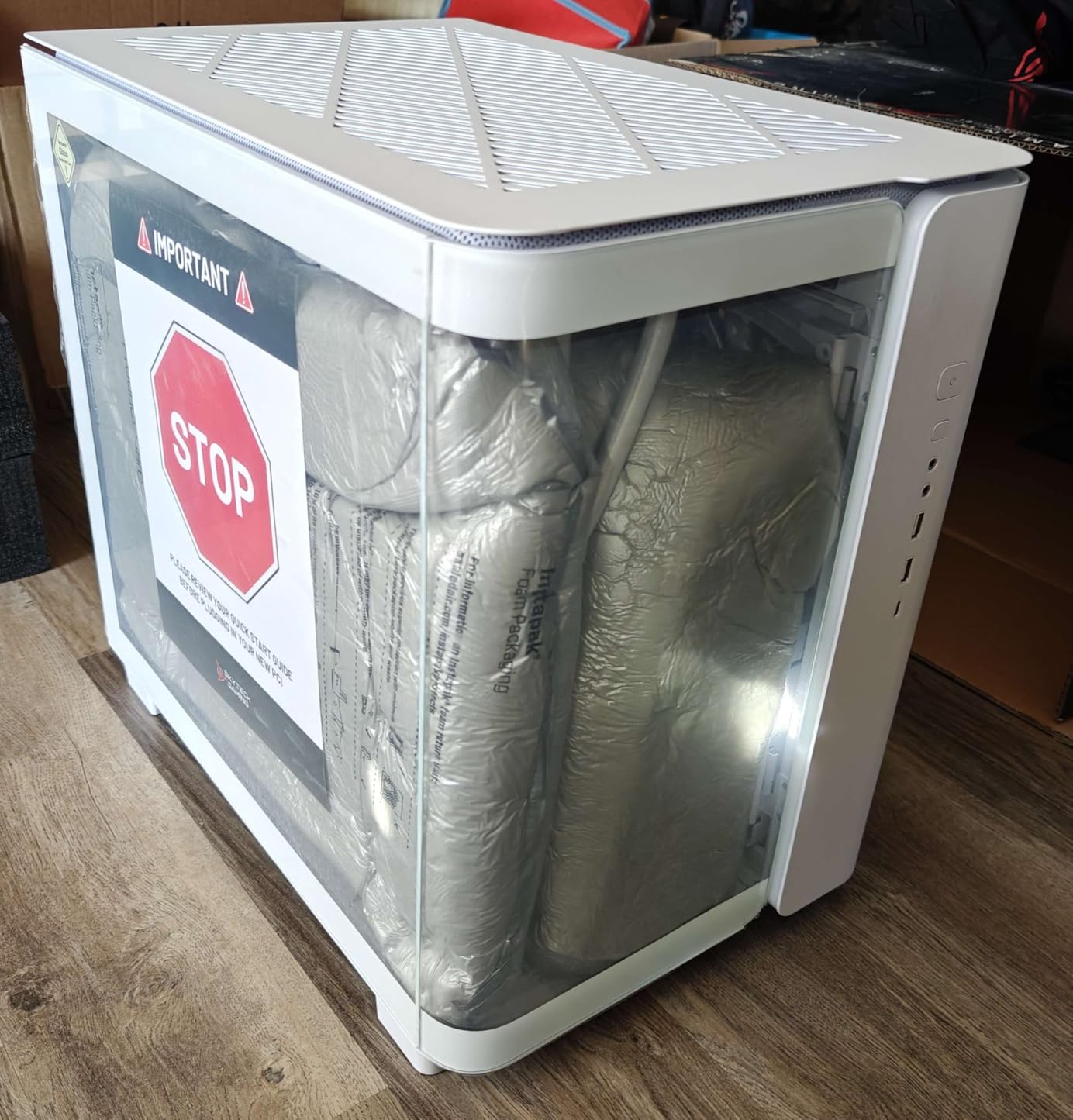 King 95 Gaming PC, Ryzen 7 9800X3D, RTX 5070 Ti | 32GB DDR5 RAM 5600, 1TB Gen4 NVMe M.2 SSD, Windows 11, 850W GOLD ATX 3 PSU, 360 ARGB AIO , Wi-Fi 5, Desktop customer photo 2