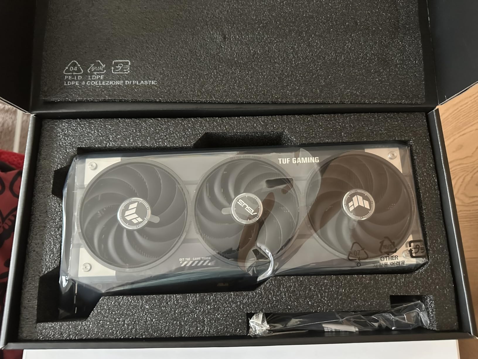 TUF Gaming GeForce RTX 5070 12GB GDDR7 OC Edition Gaming Graphics Card (PCIe 5.0, HDMI/DP 2.1, 3.125-slot, Military-Grade Components, Protective PCB Coating, Axial-tech Fans) customer photo 2