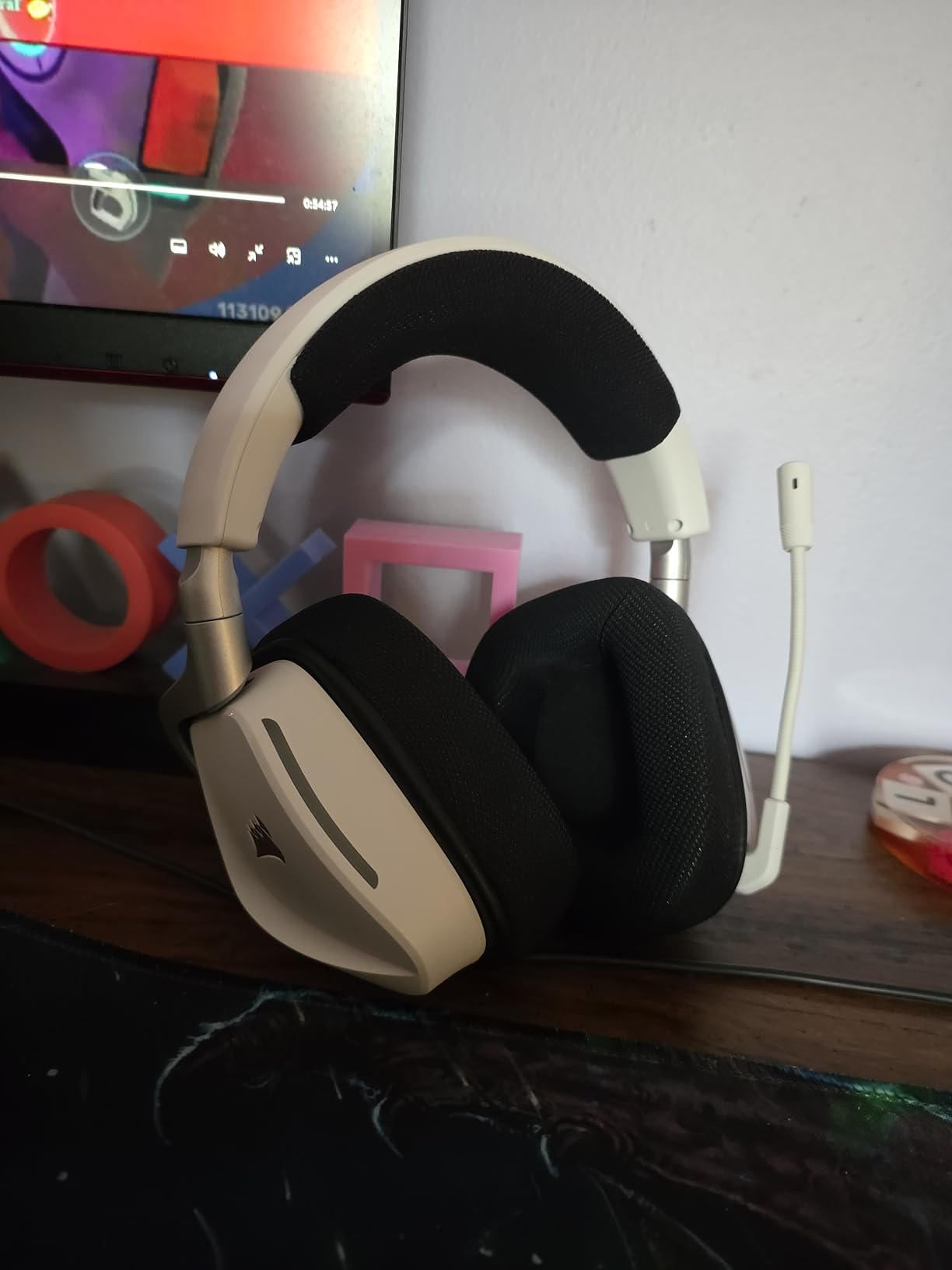 Corsair Void v2 Wireless Gaming Headset with Bluetooth for PC, PS5, PS4, Switch, Mobile - Dolby Atmos, 70 Hr Battery, Dual Wireless, Lightweight, Fast Charging - Carbon customer photo 1