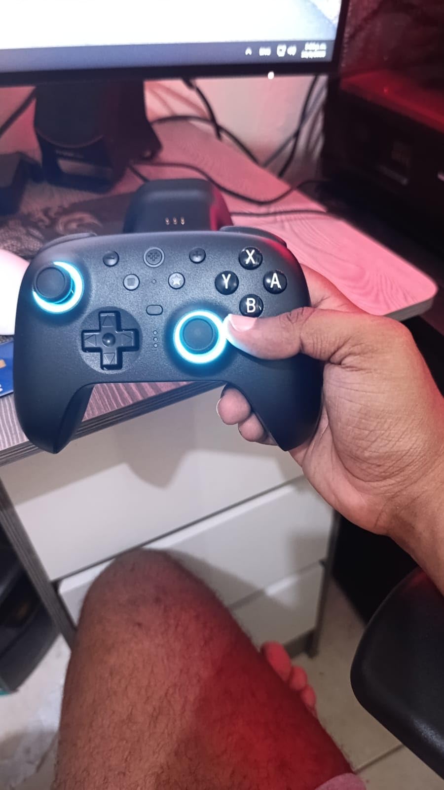 8BitDo Ultimate 2 Bluetooth Controller for Switch/Switch 2 & Windows PC, TMR Joysticks, Switchable Hall Effect/Tactile Triggers, Vibration and Motion Control - Black customer photo 2
