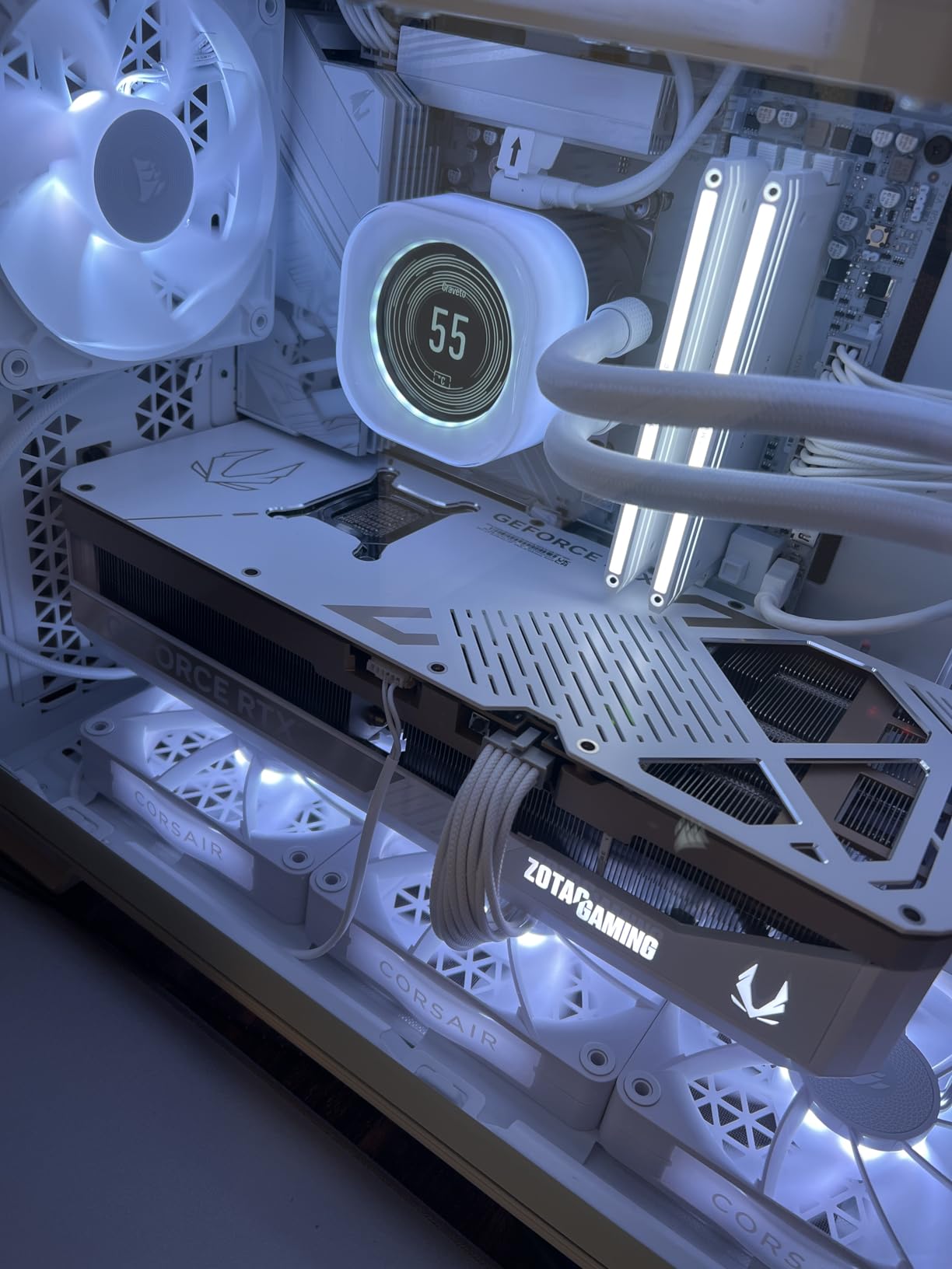 ZOTAC Gaming GeForce RTX 5080 Solid OC White Edition DLSS 4 16GB GDDR7 256-bit 30 Gbps PCIE 5.0 Gaming Graphics Card, IceStorm 3.0 Advanced Cooling, Spectra 2.0 ARGB Lighting, ZT-B50800Q-10P customer photo 1