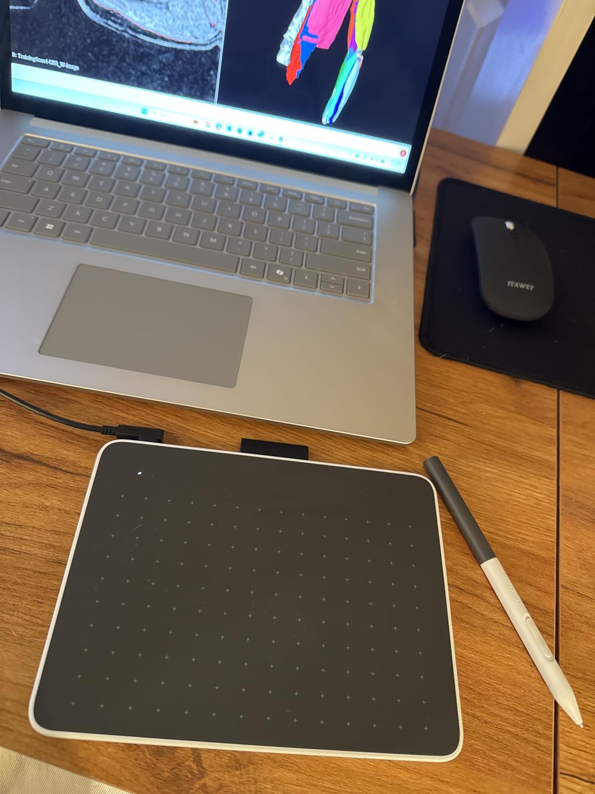 Wacom One 14 Drawing Tablet with Screen, 14 HD Full-Laminated Digital Art Tablet with Creative Software and Training, Graphics Drawing Pad for Mac and Windows customer photo 2
