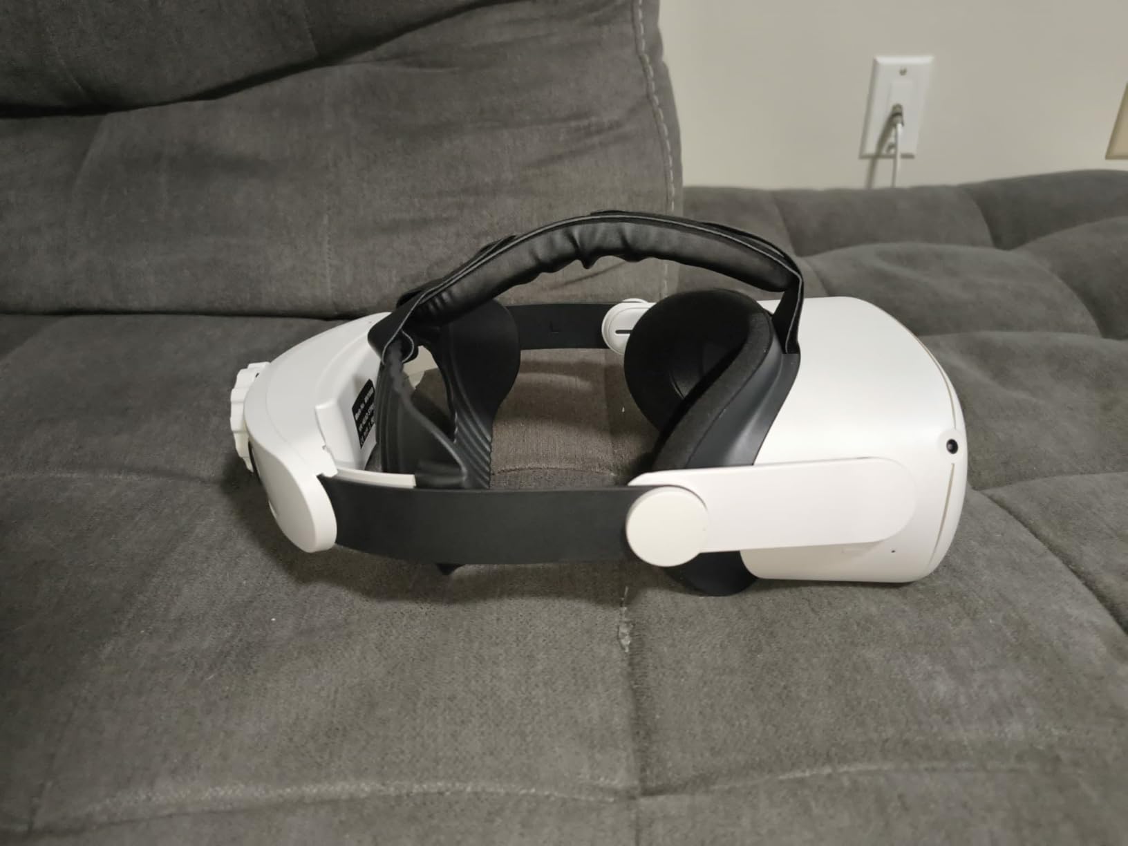 Battery Head Strap Compatible with Oculus Meta Quest 3S/3/2, 10000mAh Battery VR Headset Strap Enhanced Support and Comfort, Adjustable Elite Strap Replacement - MV1001 customer photo 2