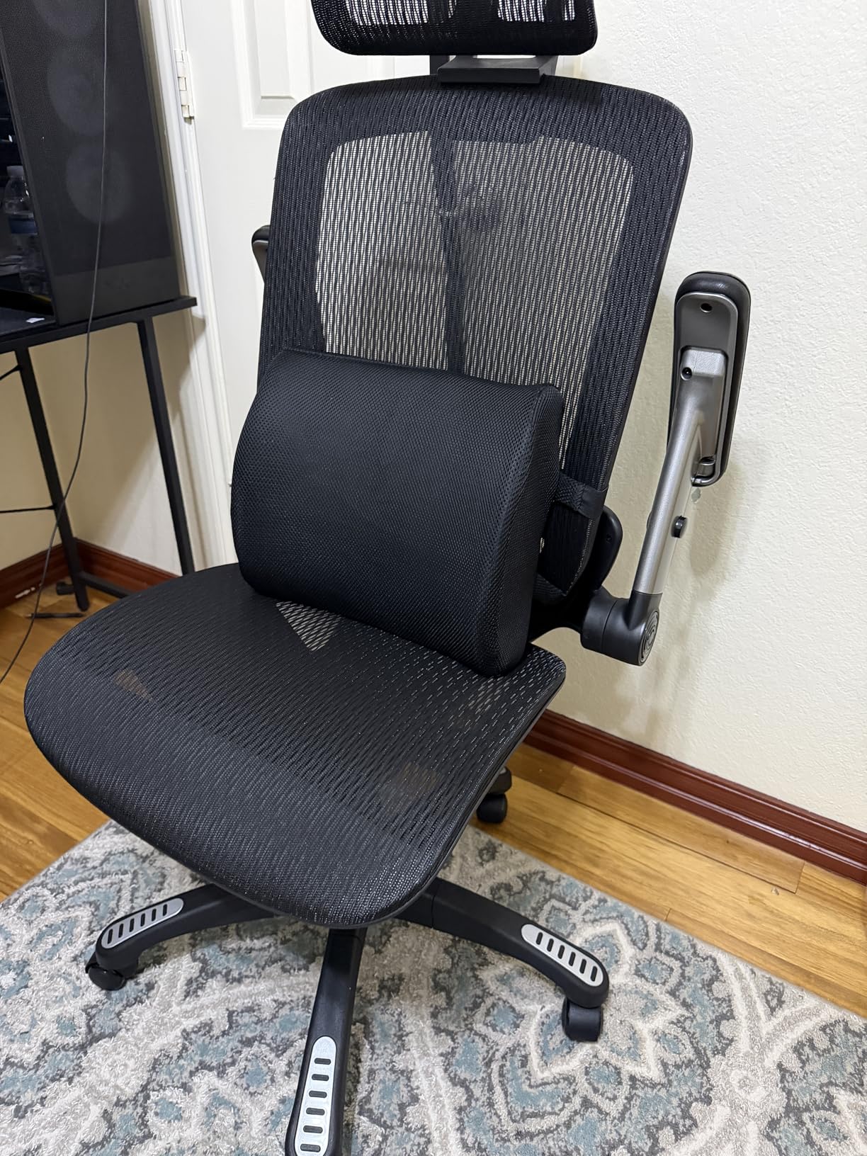 GABRYLLY Ergonomic Office Chair with Footrest, High Back Home Desk Chair - 3D Headrest, Flip-Up Arms, 135 Degree Tilt and Wide Cushion, Heavy Duty Mesh Chairs for Task Computer Gaming, GYB01-FT customer photo 2