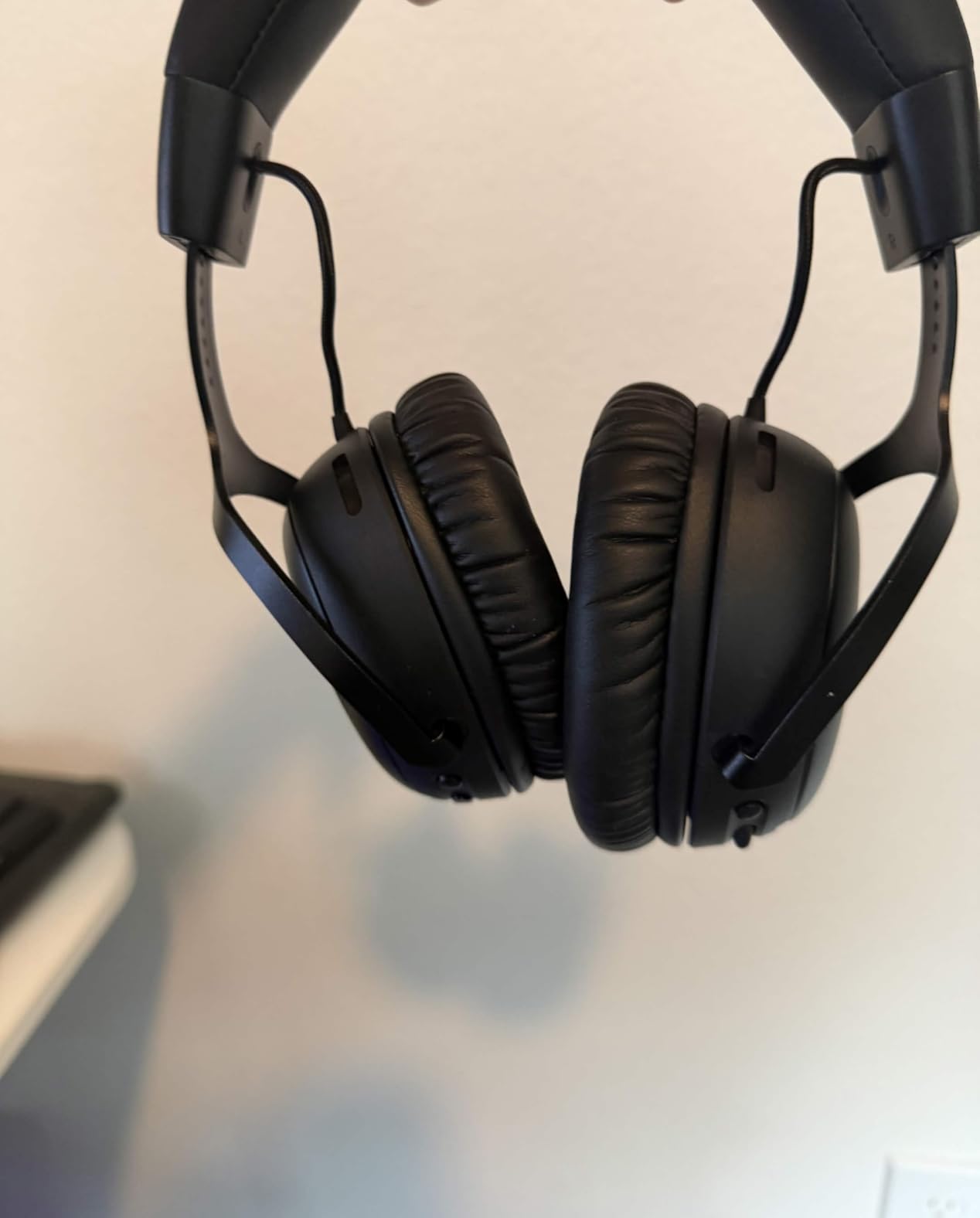HyperX Cloud III S - Wireless Gaming Headset for Multi-Platform, 2.4GHz, Bluetooth, Battery Life up to 120 Hours 2.4GHz / 200 Hours Bluetooth, 53mm Angled Drivers, Detachable Mic - Black customer photo 1