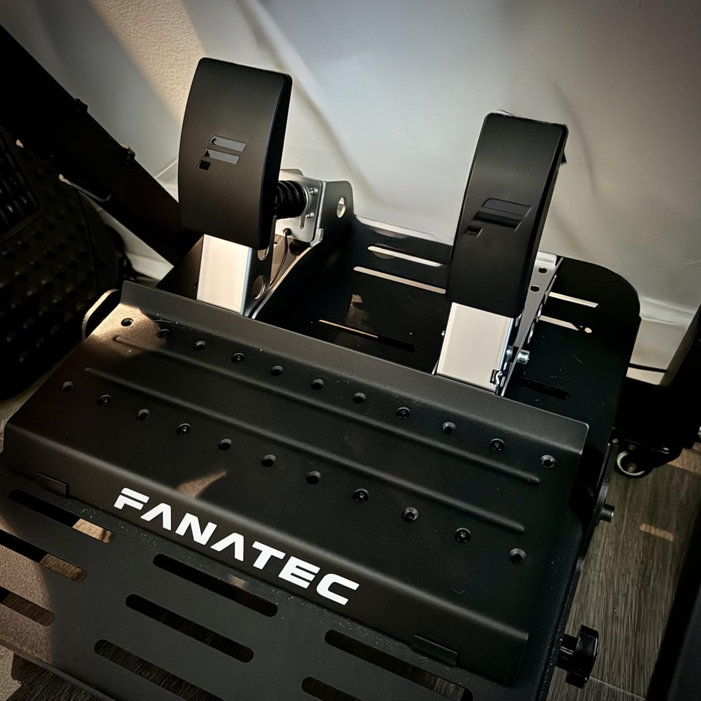 Fanatec Officially Licensed Gran Turismo DD Pro PlayStation Sim Racing Steering Wheel, Base and Pedals - Polyphony Digital Wheel, 5 Nm FluxBarrier Direct Drive, FluxBarrier Technology, 2-Pedal Set for PC, PS5, PS4 customer photo 2