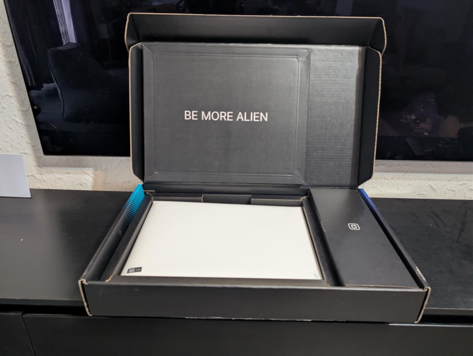 Alienware 16 Aurora Gaming Laptop, NVIDIA RTX 5060, Intel Core 7 240H, 2560x1600 Display, 120Hz, 16:10, 16GB DDR5 RAM, 1TB SSD, Windows 11 Home, Backlit Keyboard, Blue customer photo 2