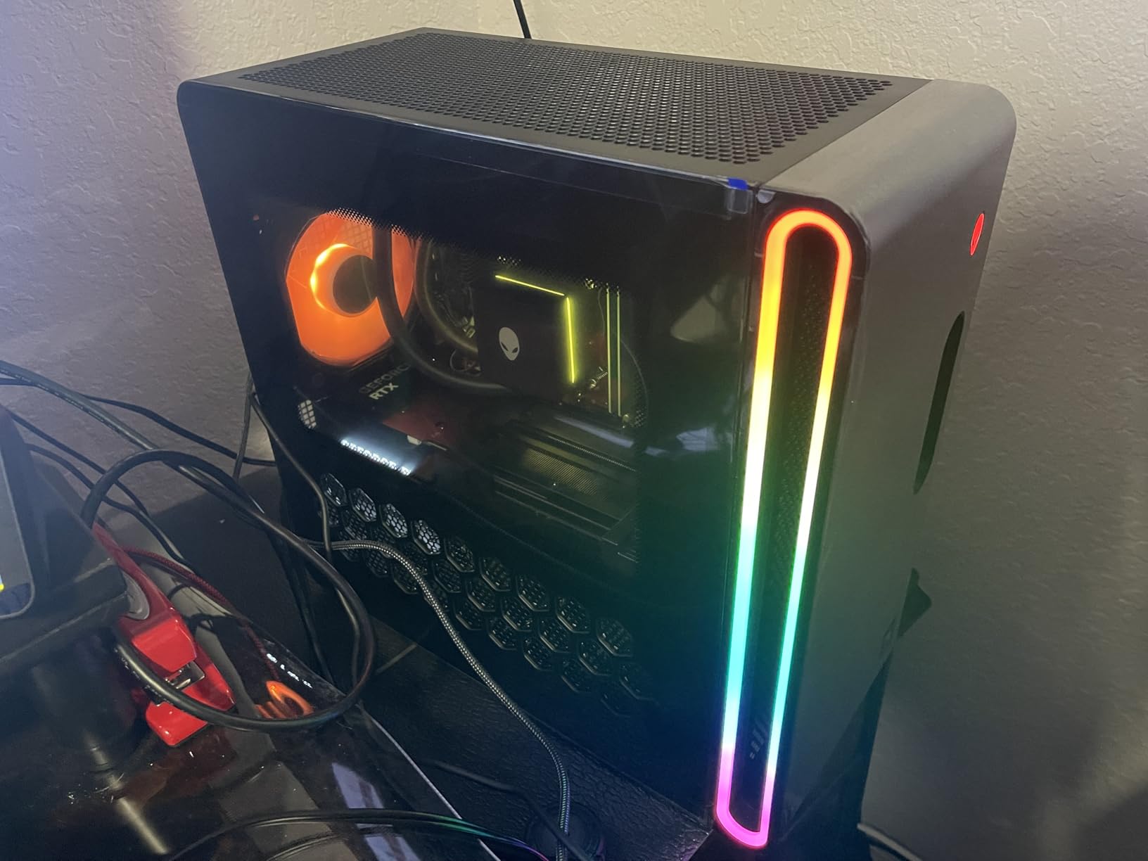 Alienware Aurora Gaming Desktop ACT1250 - Intel Core Ultra 7 265KF Processor, Liquid Cooled, NVIDIA GeForce RTX 5070, 32GB DDR5 RAM, 2TB SSD, 1000W Platinum Rated PSU, Windows 11 Home customer photo 2