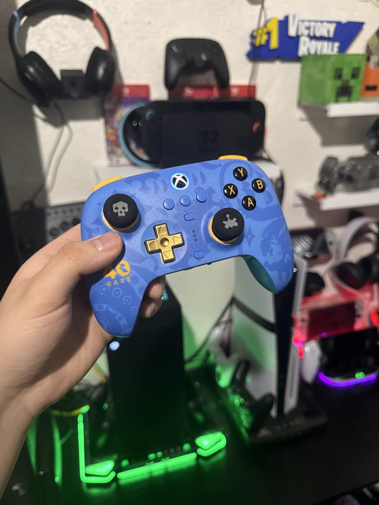 8BitDo Ultimate 3-mode Wireless Controller for Xbox, Hall Effect Joysticks, Pro Back Buttons, Compatibility with Xbox Series X|S & Xbox One, Apple, Windows PC & Android - Rare 40th Anniversary Edition customer photo 2