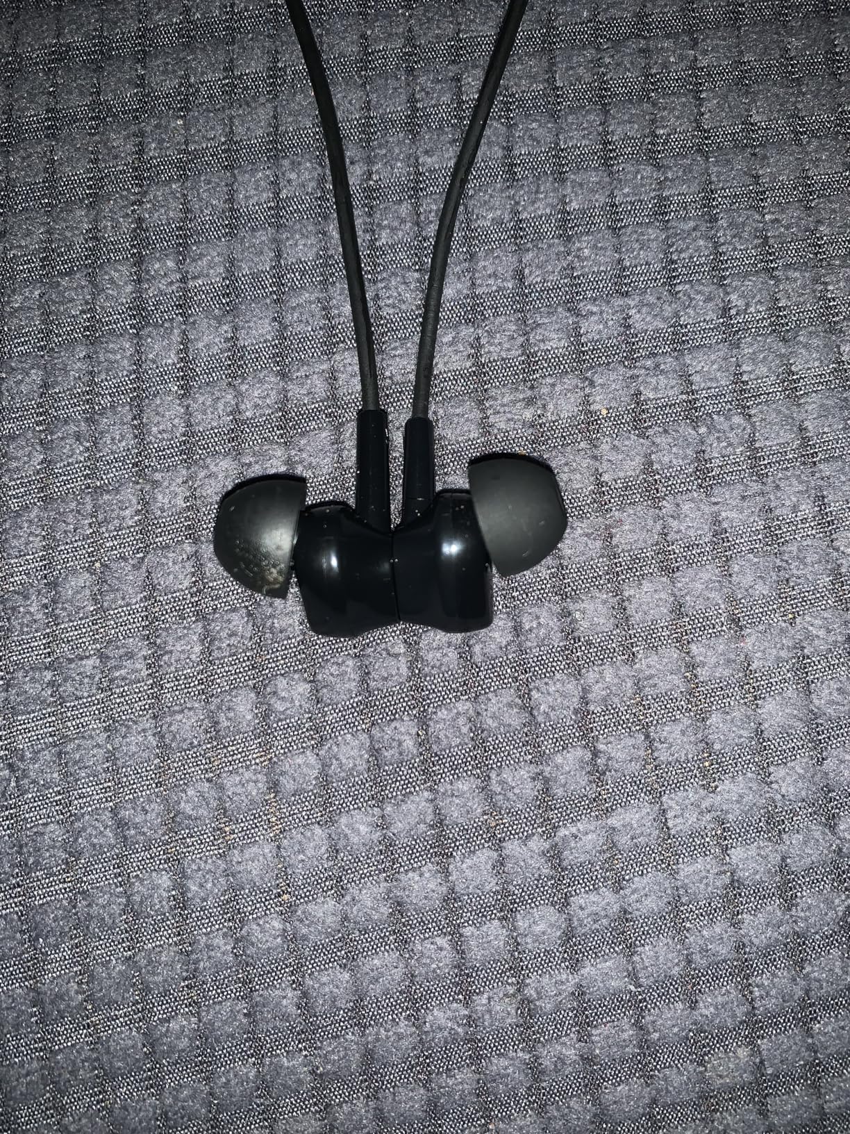LANDIBO Sports Bluetooth Headphones, 25 Hours Play time, 6.0 Wireless Neck-Worn Earbuds with Microphone, in-Ear Noise Cancellation, for Outdoor Sports Workouts (Y9J) customer photo 2