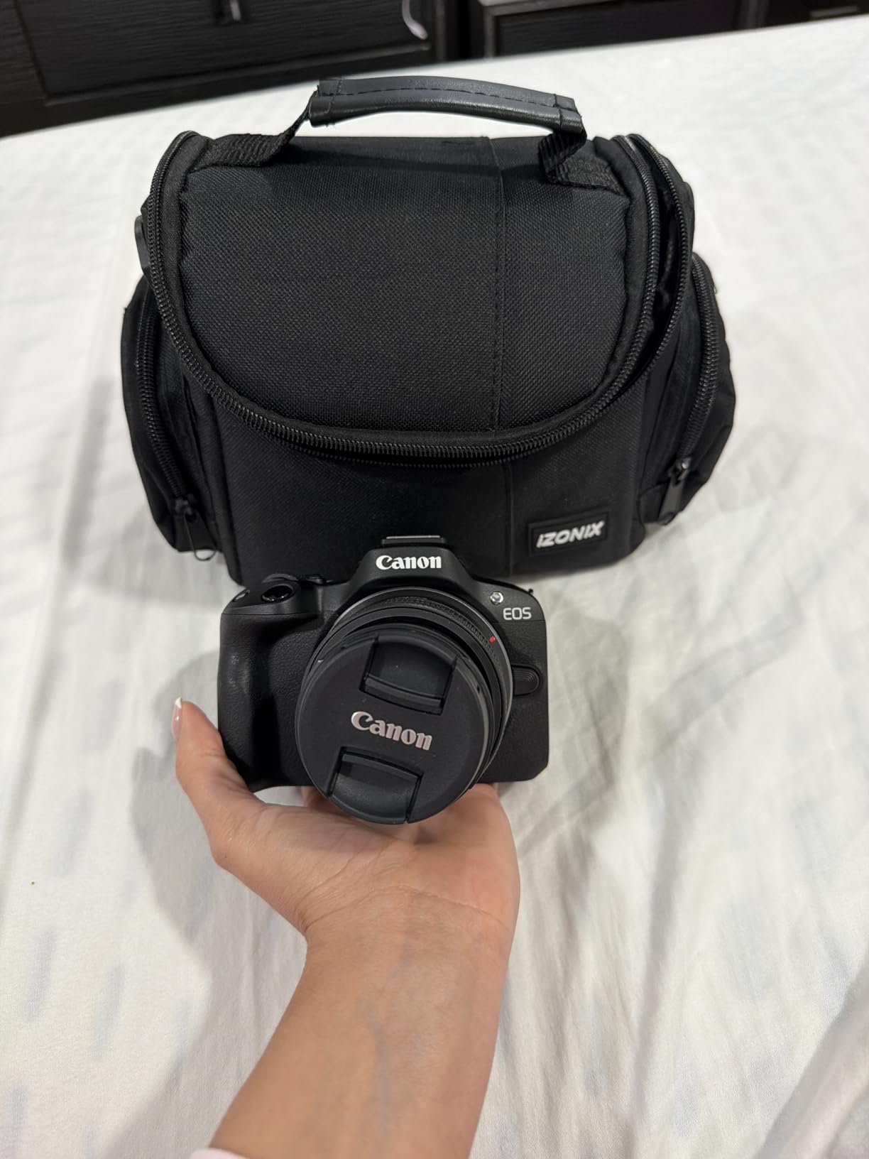 Canon EOS R50 Mirrorless Camera Kit - APS-C RF Camera with 18-45mm Lens, 4K Video, Dual Pixel AF II & Vari-Angle Touchscreen + Shoulder Bag + 64GB Memory Card customer photo 1