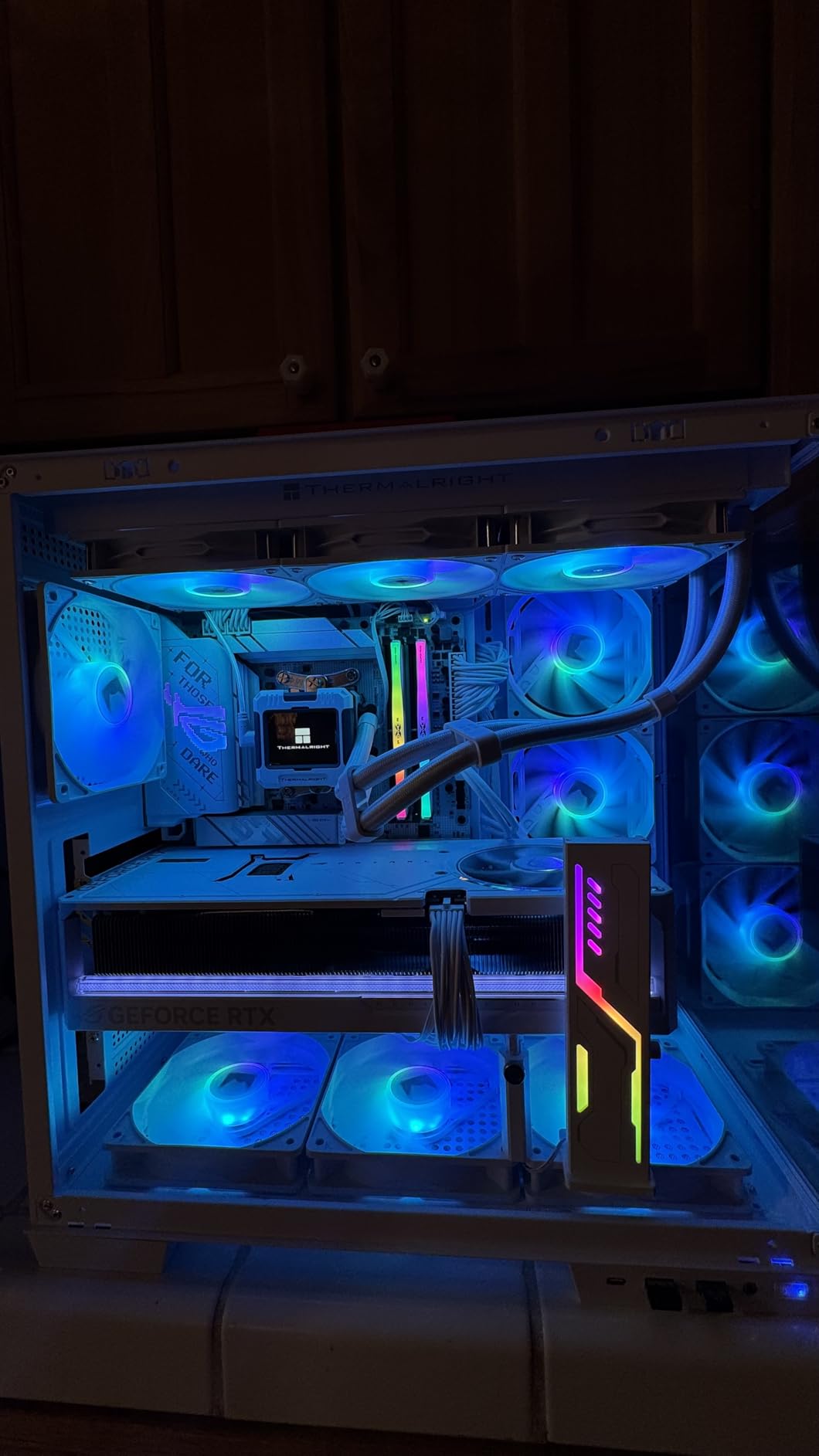 ASUS ROG Astral GeForce RTX 5080 16GB GDDR7 White OC Edition - Quad-Fan Graphics Card Delivering Unprecedented Airflow and Air Pressure for Optimal Performance customer photo 1
