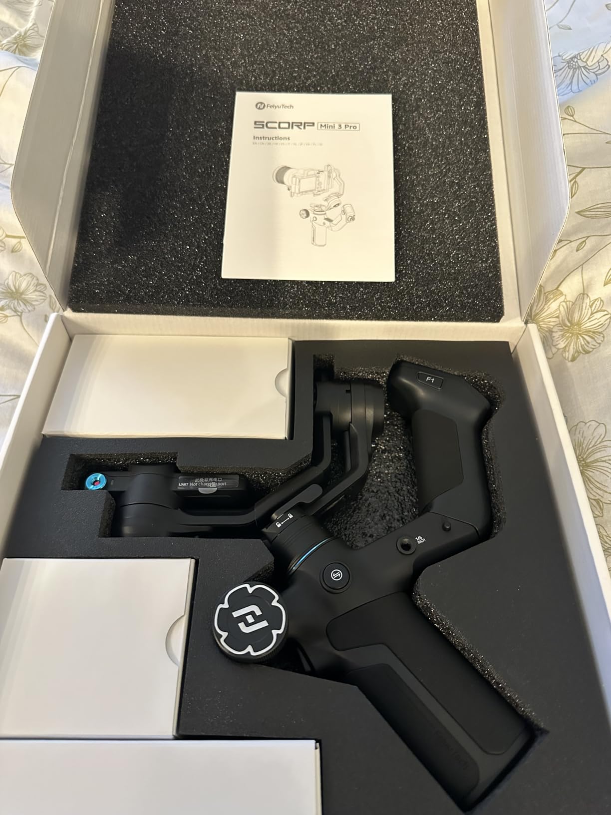 FeiyuTech SCORP Mini 3 Pro 3-Axis Gimbal Stabilizer with Built-in AI Tracking & Detachable Touchscreen Handle, 4.4lbs Payload for Mirrorless Cameras, Smartphones, Action Cams customer photo 1