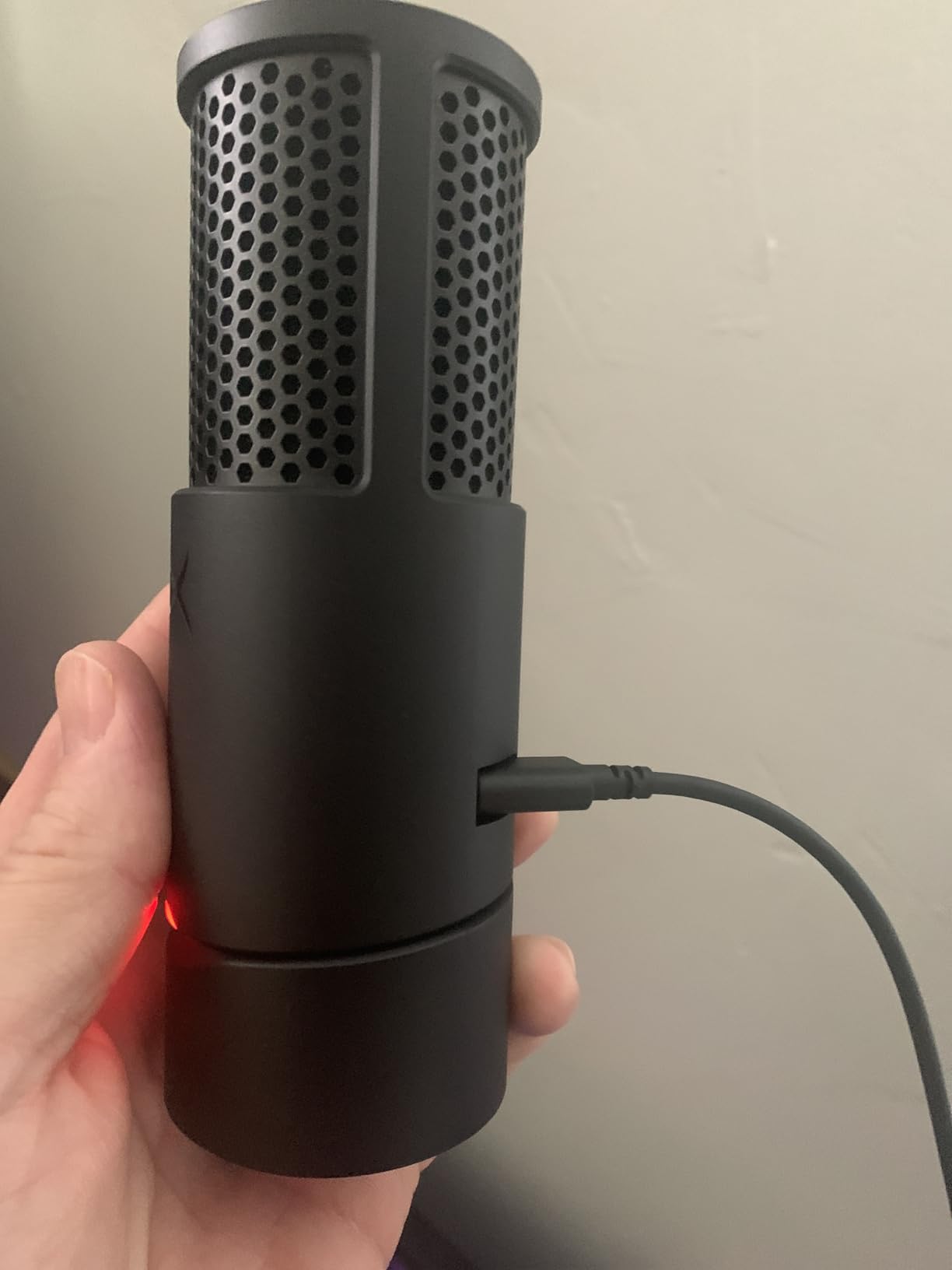 HyperX SoloCast 2 - Gaming USB Condenser Mic for PC, USB-C to USB-A, Built-in Pop Filter, Internal Shock Mount, Plug and Play, 24-bit / 96kHz customer photo 1