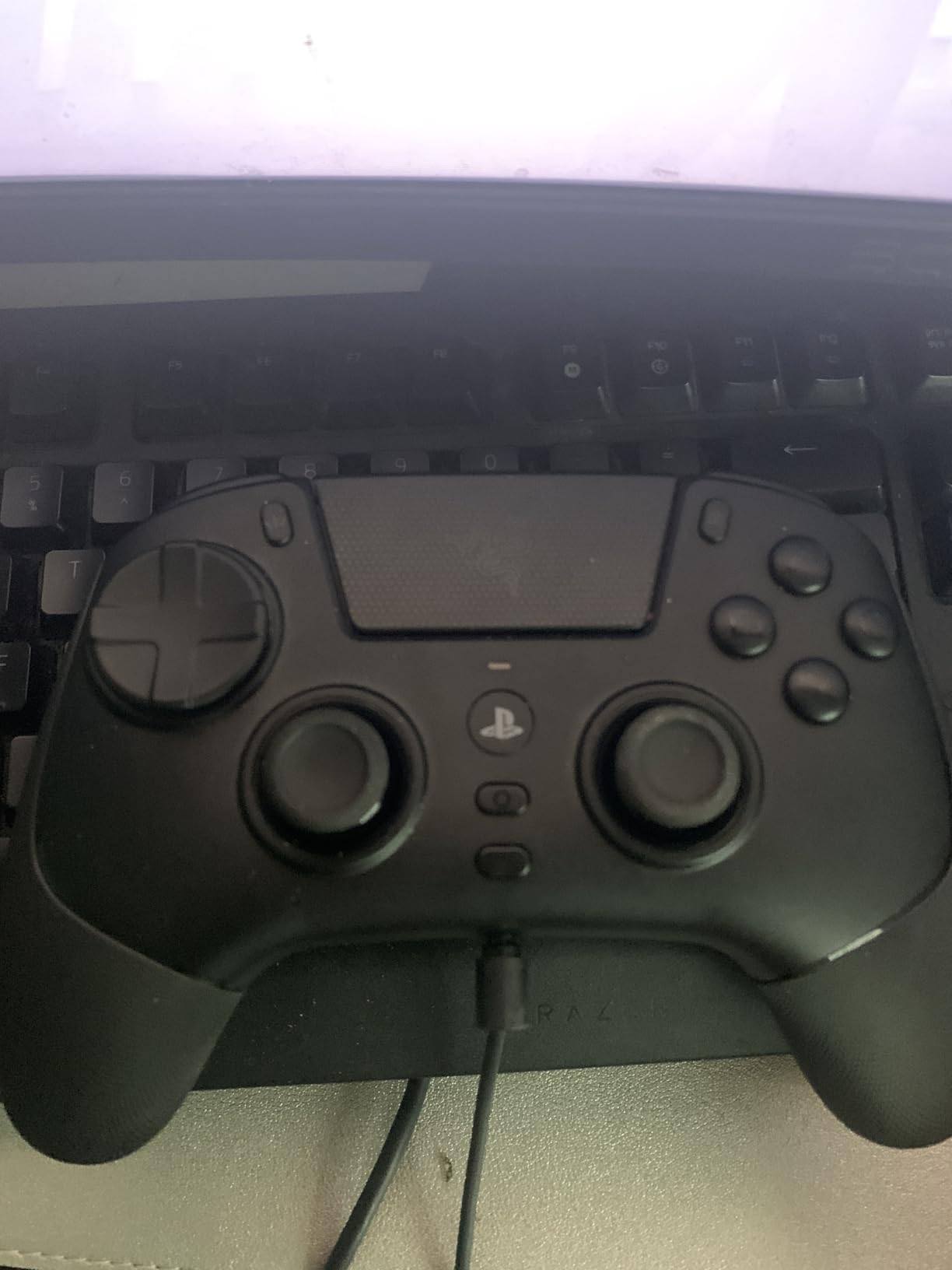 Razer Raiju V3 Pro Wireless Esports Controller - Officially Licensed for PlayStation, Lag-free Esports Grade Performance, 6 Remappable Buttons, TMR Thumbsticks, Fast Triggers, for PS5 & PC - White customer photo 1