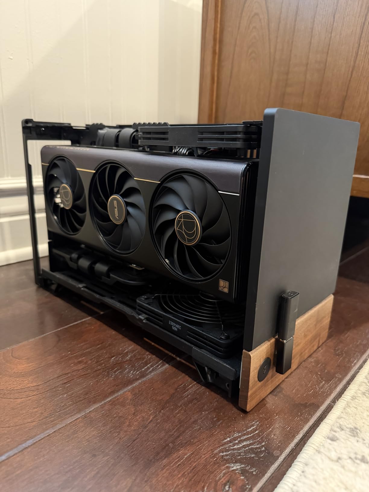 ASUS ProArt GeForce RTX 5080 OC Edition Graphics Card, NVIDIA, Desktop (PCIe 5.0, 16GB GDDR7, USB Type-C, HDMI/DP 2.1, 2.5-Slot, Axial-tech Fans, Vapor Chamber, Phase-Change GPU Thermal Pad) customer photo 1