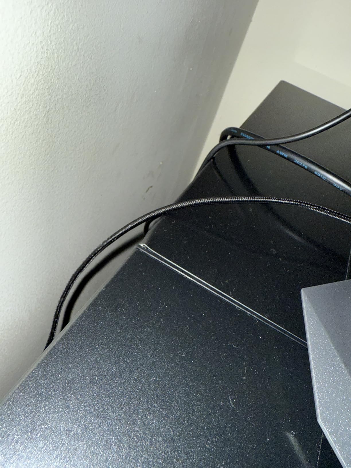 Magnus Evo XL | Electric Standing Desk with Magnetic Cable Management | Integrated Power Supply Column | Built-in Cable Management Tray | Everyday Ergonomic Gaming Desk | Extra Large customer photo 2