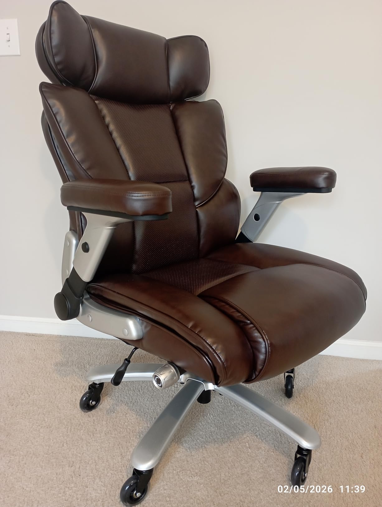 FLEXISPOT 600lbs Big and Tall Office Chair for Heavy People, Heavy Duty Computer Desk Chair with Dynamic Lumbar Support 2D Armrest Blade Wheels, Leather, Black customer photo 1