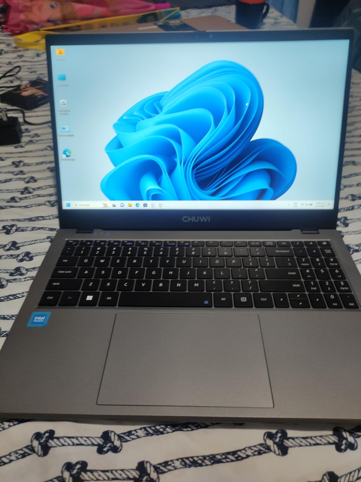 CHUWI Gaming Laptop, AMD Ryzen 5 (Beat i7-1355U), 16GB RAM 512GB SSD, Windows 11 Pro Laptop with Office, 14 Inch IPS 2160 * 1440 Display, Backlit Keyboard, WiFi 6, BT 5.2, HDMI customer photo 2