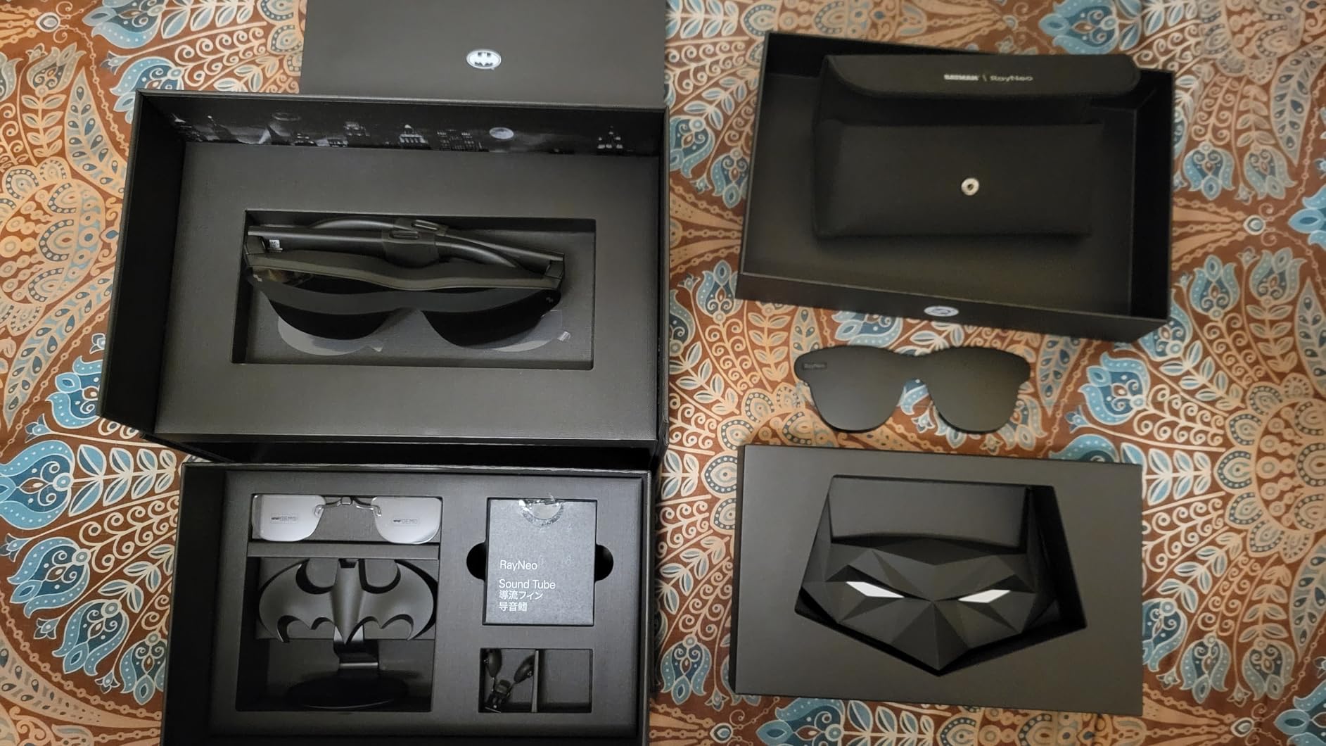 RayNeo Air 4 Pro × Batman Limited Edition (Justice Edition) AR/XR Glasses, Collector-Grade with Special Lens Shade, HDR10, Audio by Bang & Olufsen, 201'' Video Display - 4 Pro customer photo 2