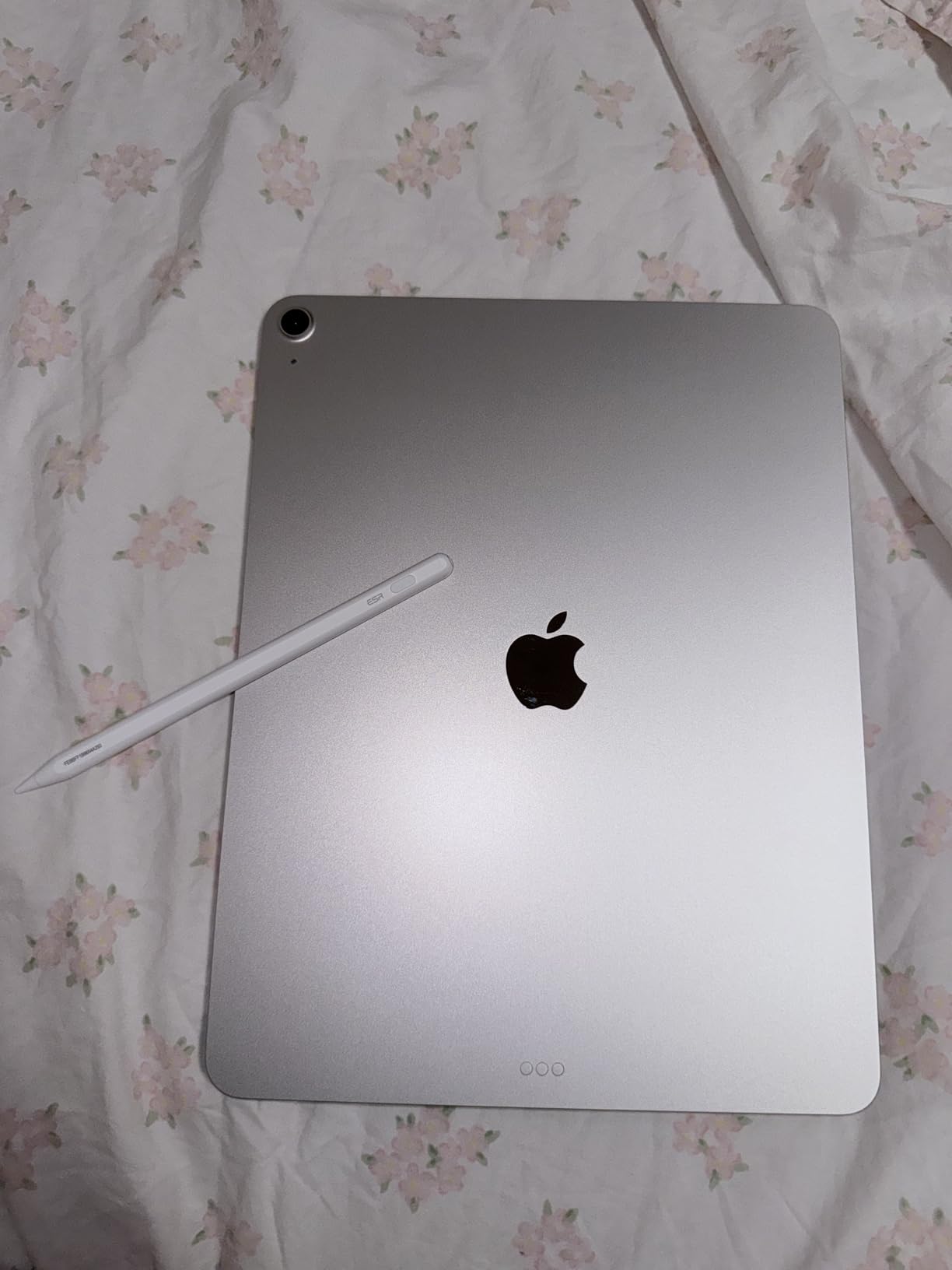 iPad Air 13-inch (M4): Liquid Retina Display, 256GB, 12MP Front/Back Camera, Wi-Fi 7 with Apple N1, Touch ID, All-Day Battery Life - Blue customer photo 2
