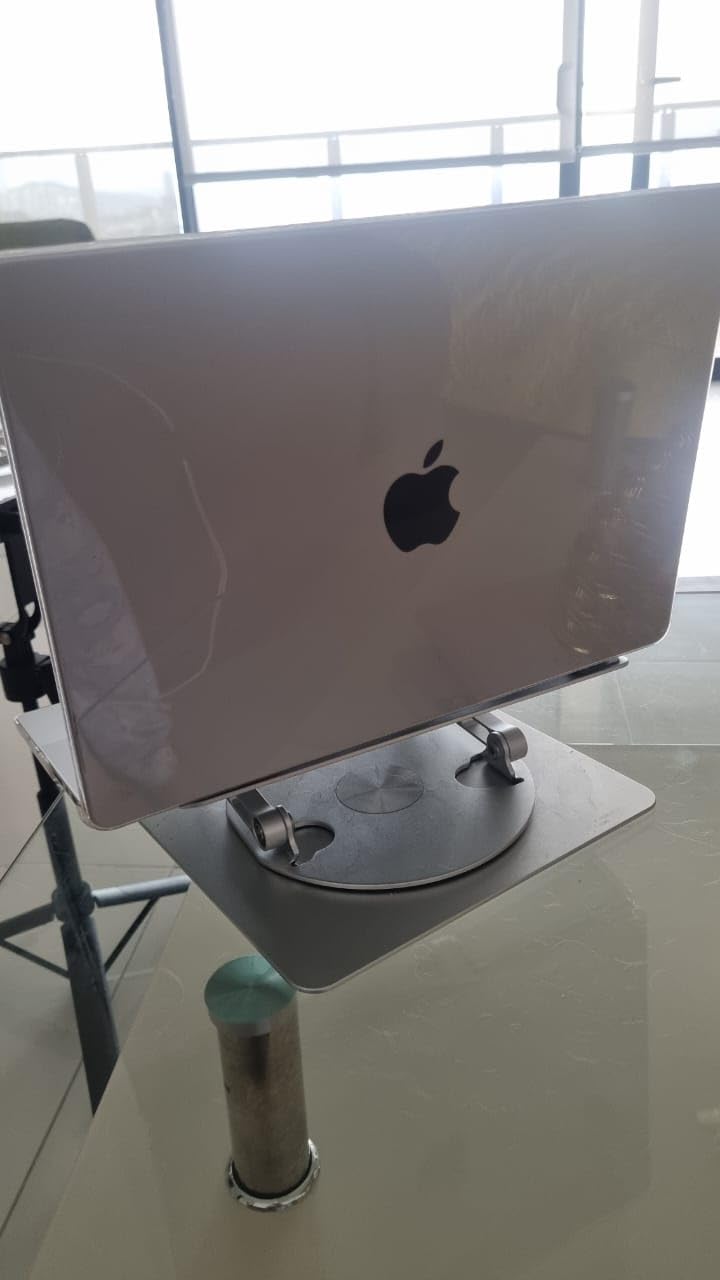 2026 MacBook Pro Laptop with Apple M5 Pro chip with 15-core CPU and 16-core GPU: Built for AI, 14.2-inch Liquid Retina XDR Display, 24GB Unified Memory, 1TB SSD, Wi-Fi 7; Space Black customer photo 2