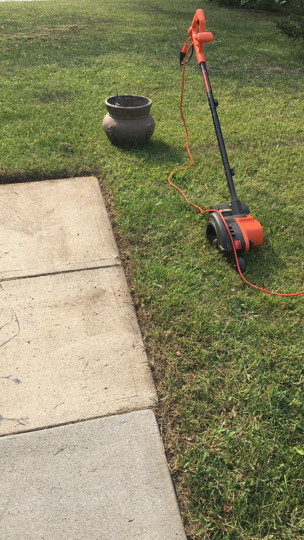 BLACK+DECKER Edger & Trencher, 2-in-1, 12-Amp (LE750) customer photo 1