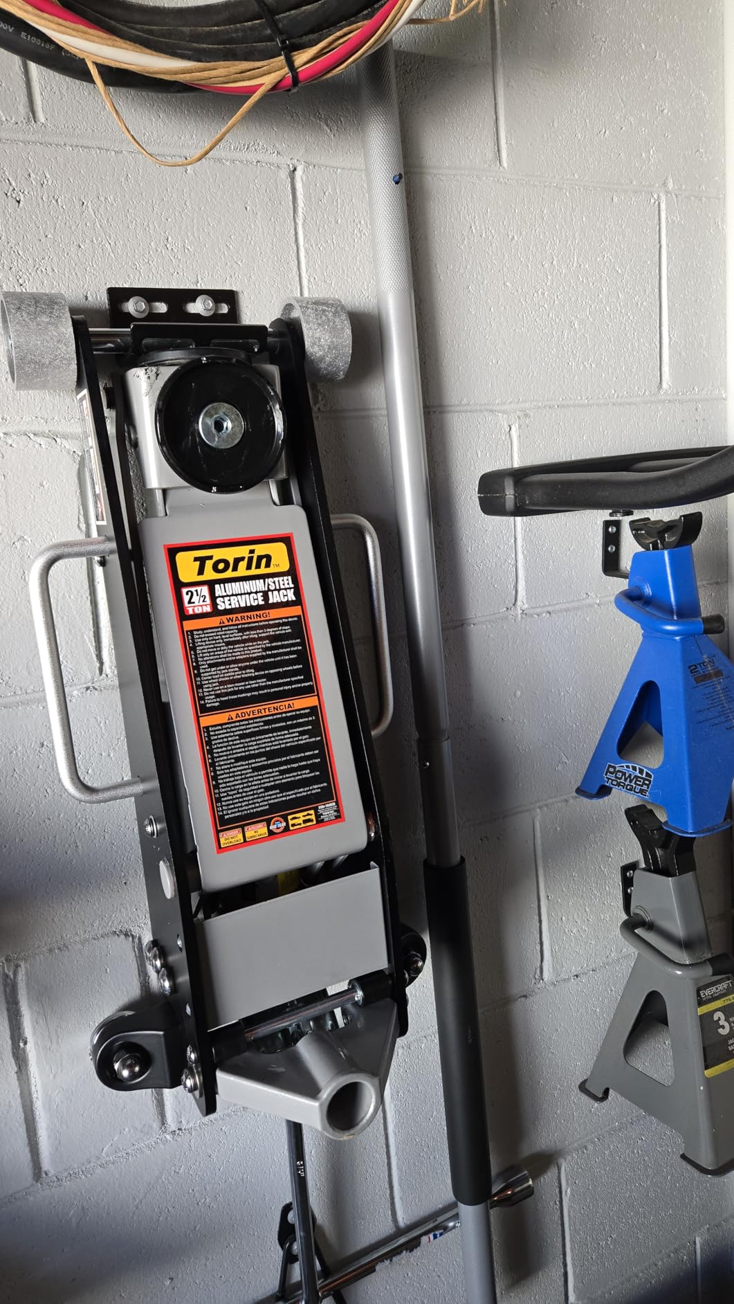 Torin Floor Jack, 2.5 Ton Aluminum and Steel Hydraulic Low Profile Car Jack with Dual Piston Quick Lift Pump, Lightweight Racing Floor Jack for Vehicle, 5,000 lb Capacity, Black, T84025B customer photo 2