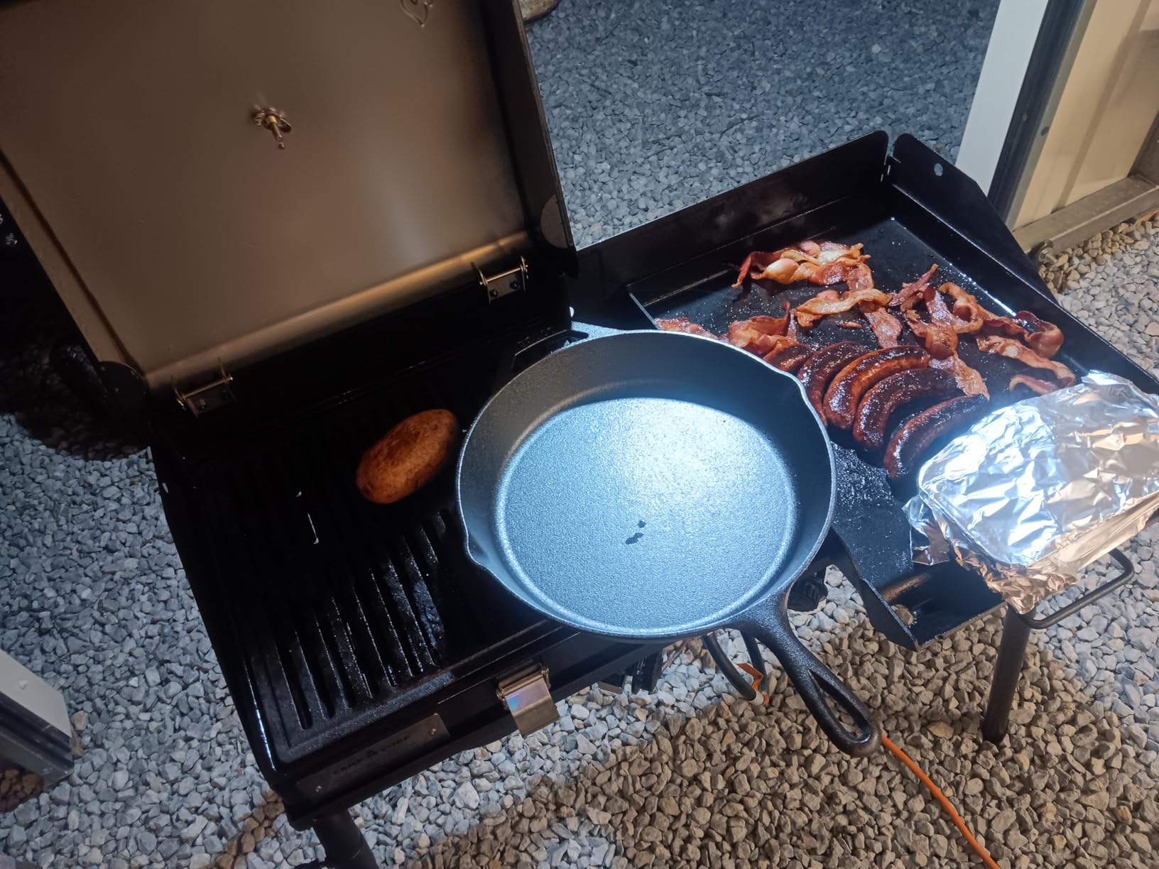 Camp Chef Explorer, Two Burner Stove, Two 30,000 BTU's cast-aluminum burners, Cooking Dimensions: 14 in. x 32 in, Black customer photo 2