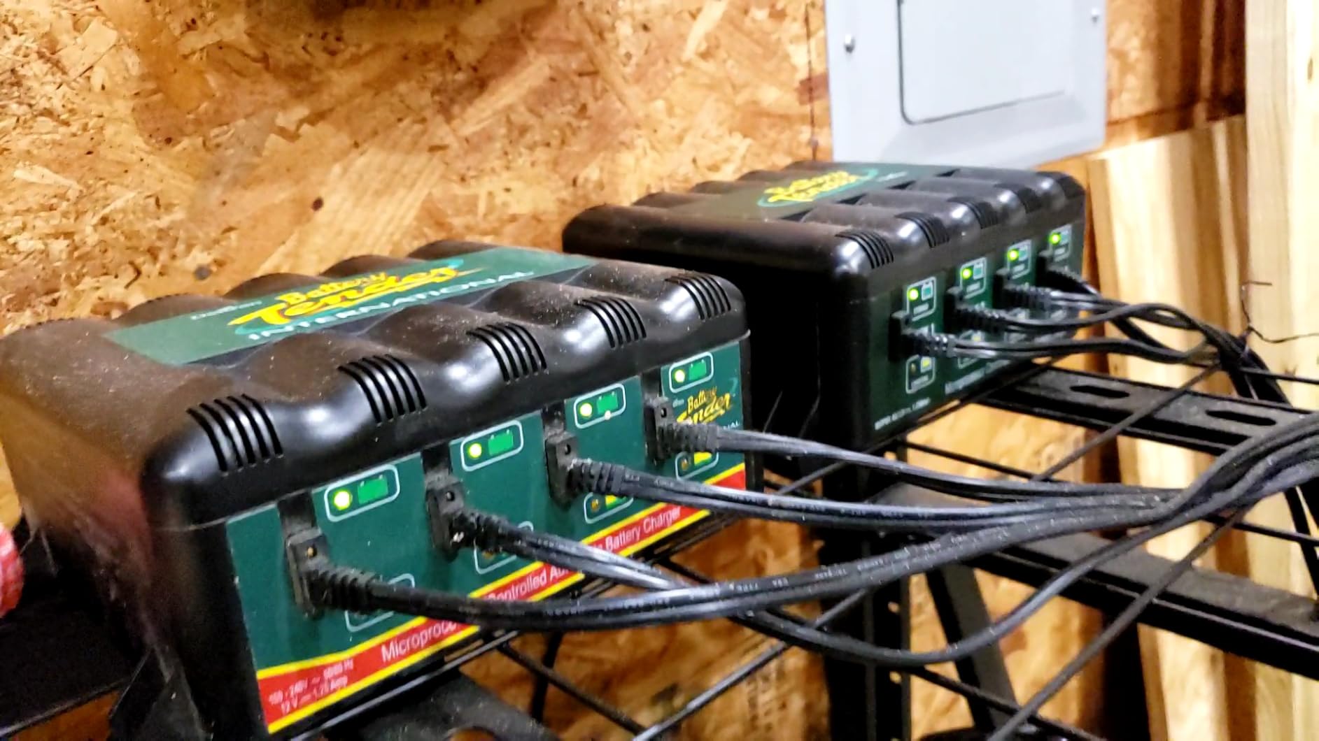 Battery Tender Plus 4 Bank Multibank Charger - 5 AMP (1.25 AMPs Per Bank) - Smart 12V Multi Battery Charger and Maintainer for Standard, AGM, and Lithium LiFePO4-022-0148-DL-WH customer photo 1